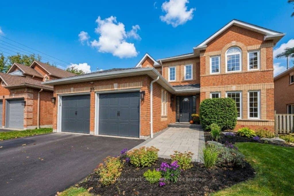 25 Dewbourne Place, Whitby, ON L1R 2E4