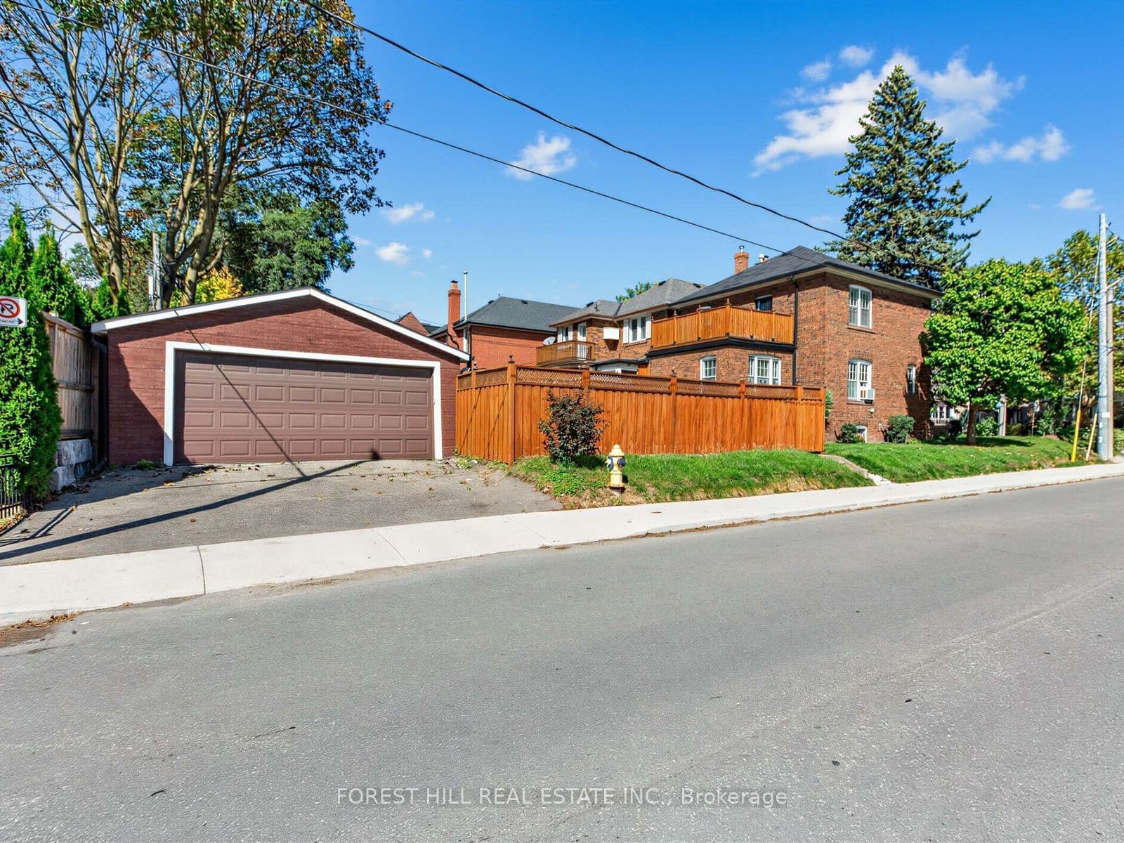 28 Castle Knock Road, Toronto, ON M5N 2J4