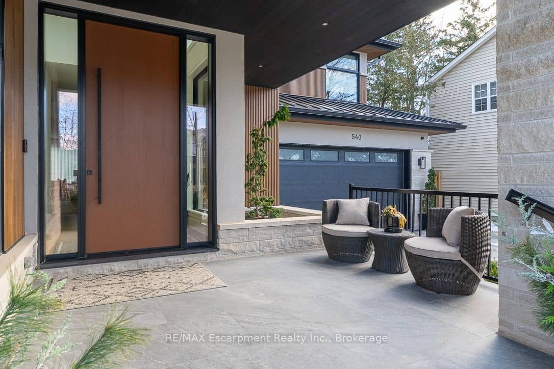 540 Patricia Drive, Oakville, ON L6K 1M2