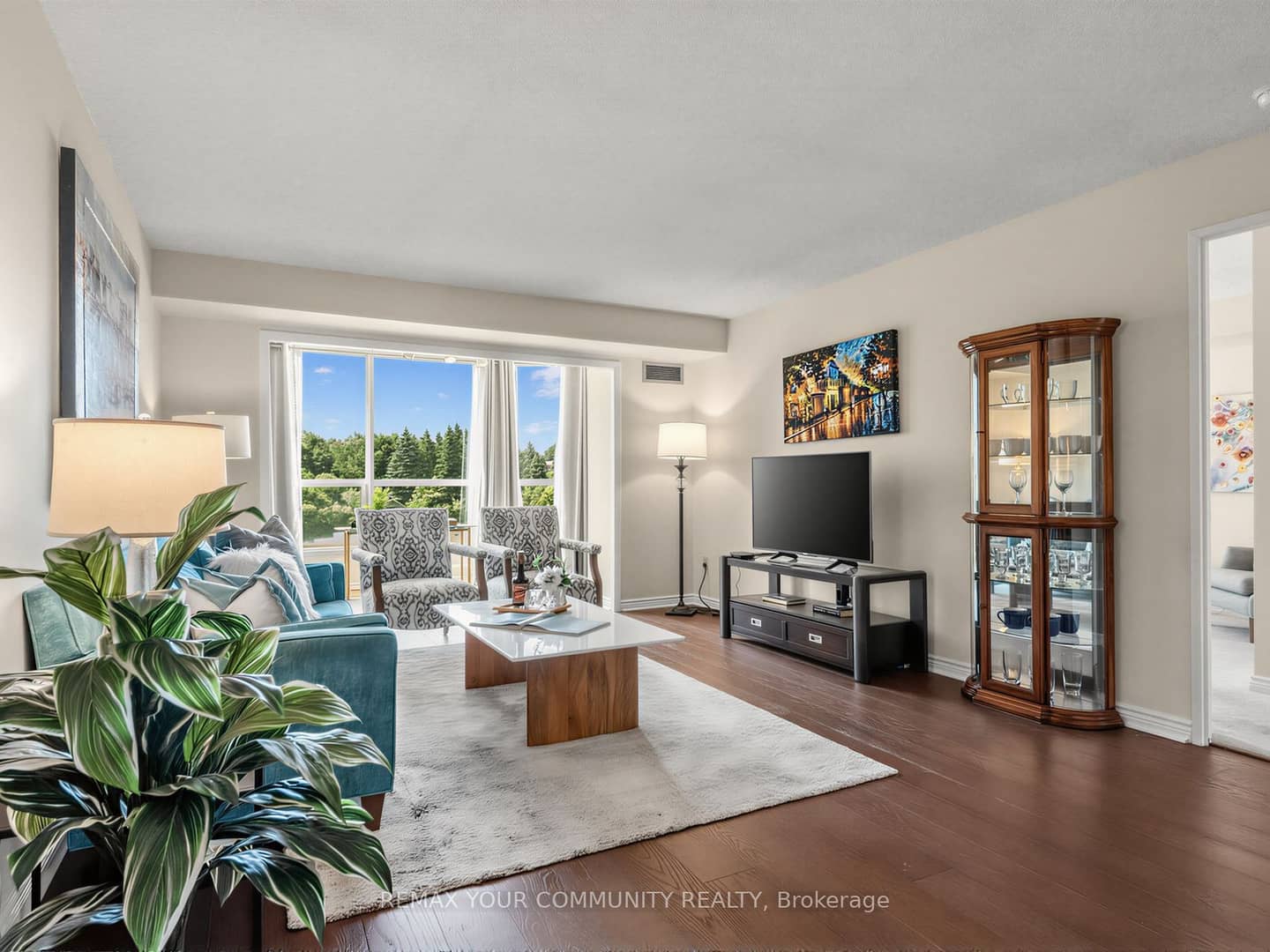 1 Clark Avenue 612, Vaughan, ON L4J 7Y6