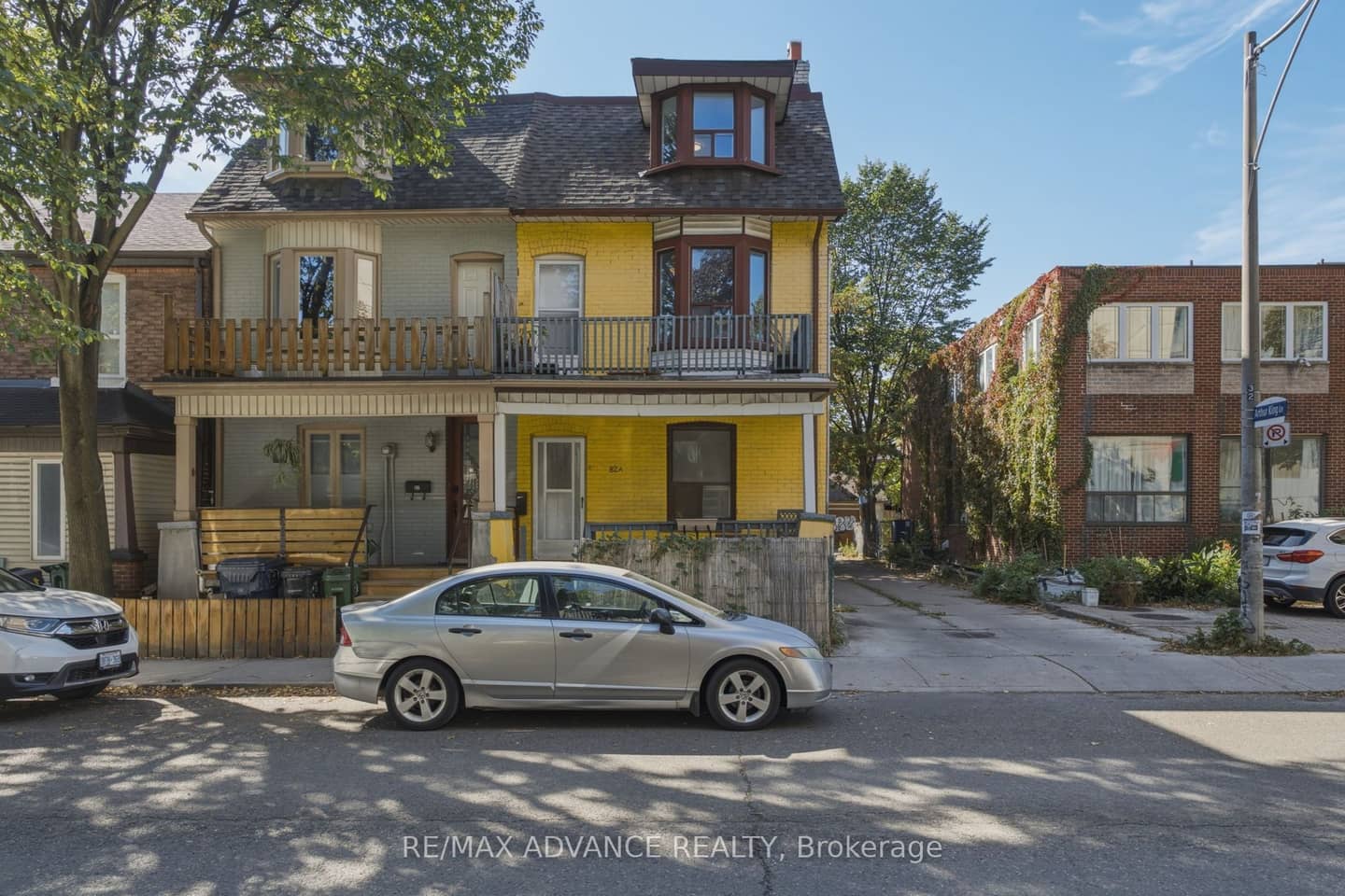 82A Augusta Avenue, Toronto, ON M5T 2L1