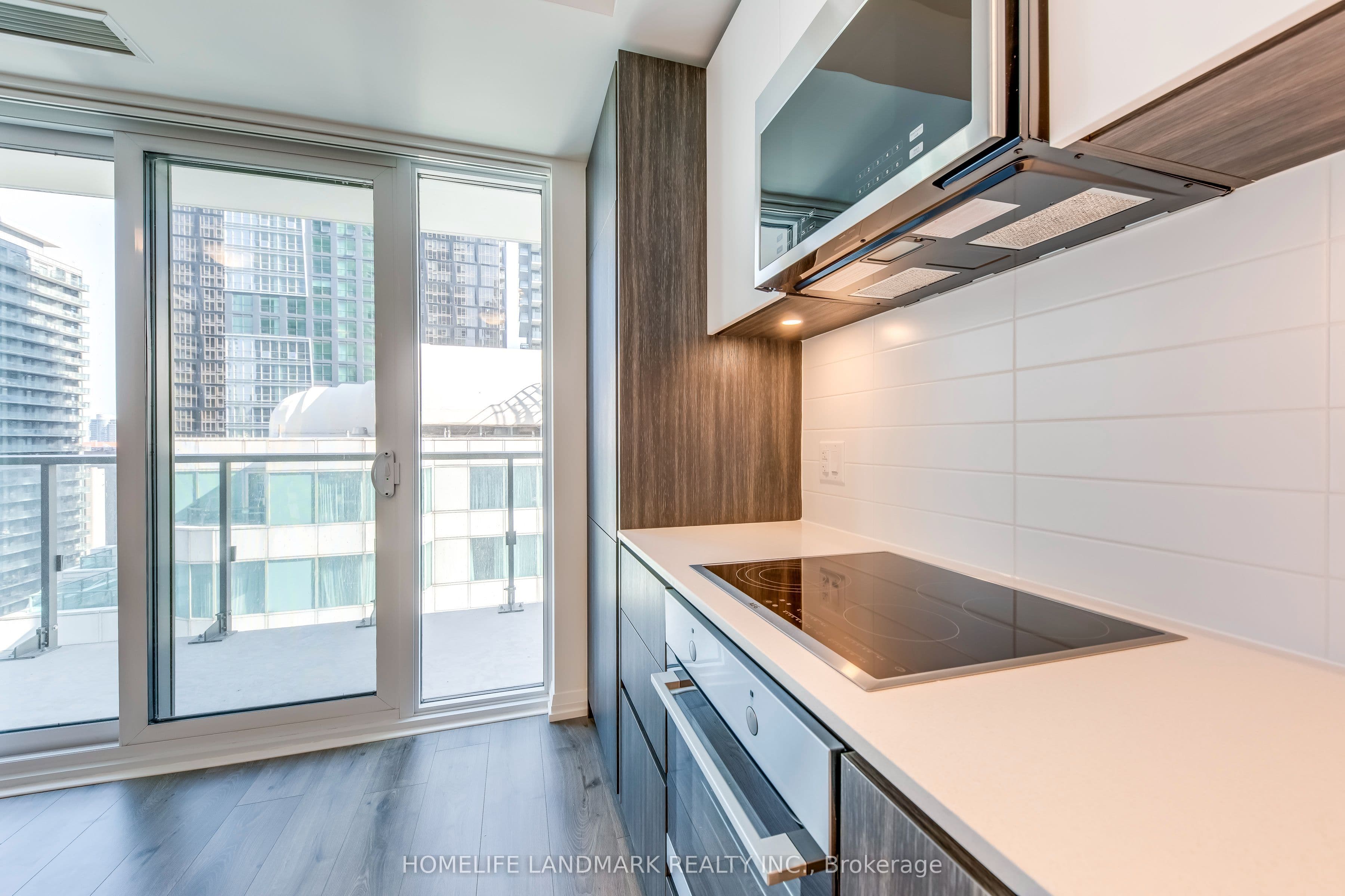 8 Widmer Street 2411, Toronto, ON M5V 0W6