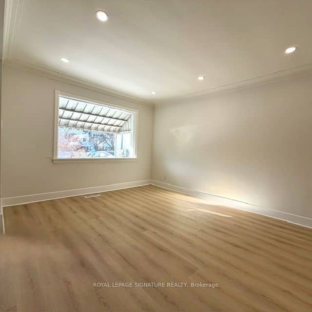 293 Glebemount Avenue Main, Toronto, ON M4C 3V4