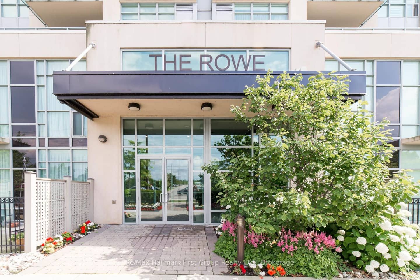 1600 Charles Street 302, Whitby, ON L1N 0G4