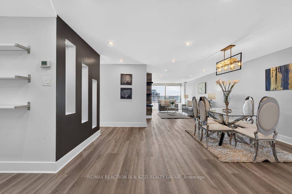 33 Elmhurst Avenue 1904, Toronto, ON M2N 6G8