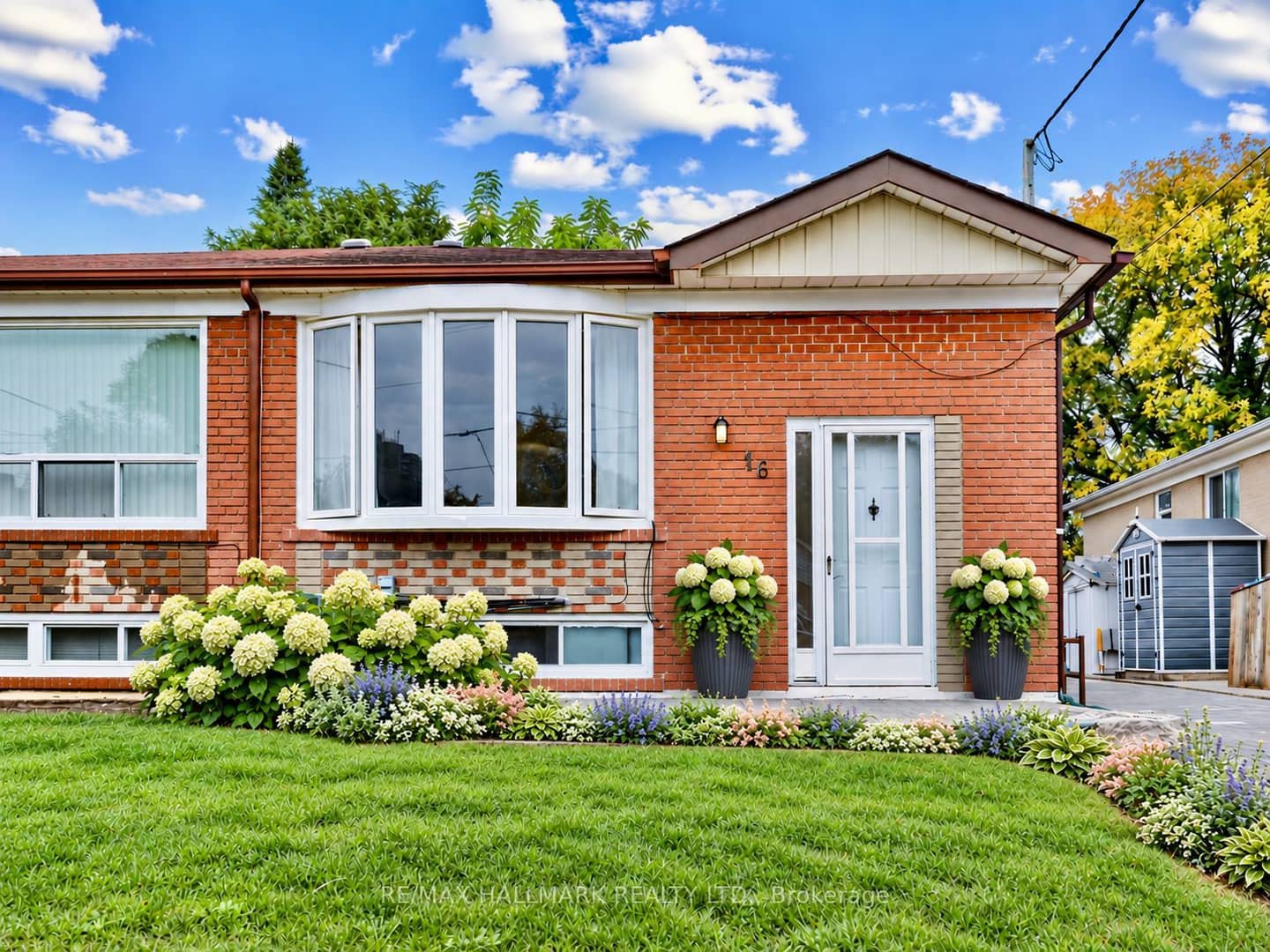 16 Avis Crescent, Toronto, ON M4B 1B7