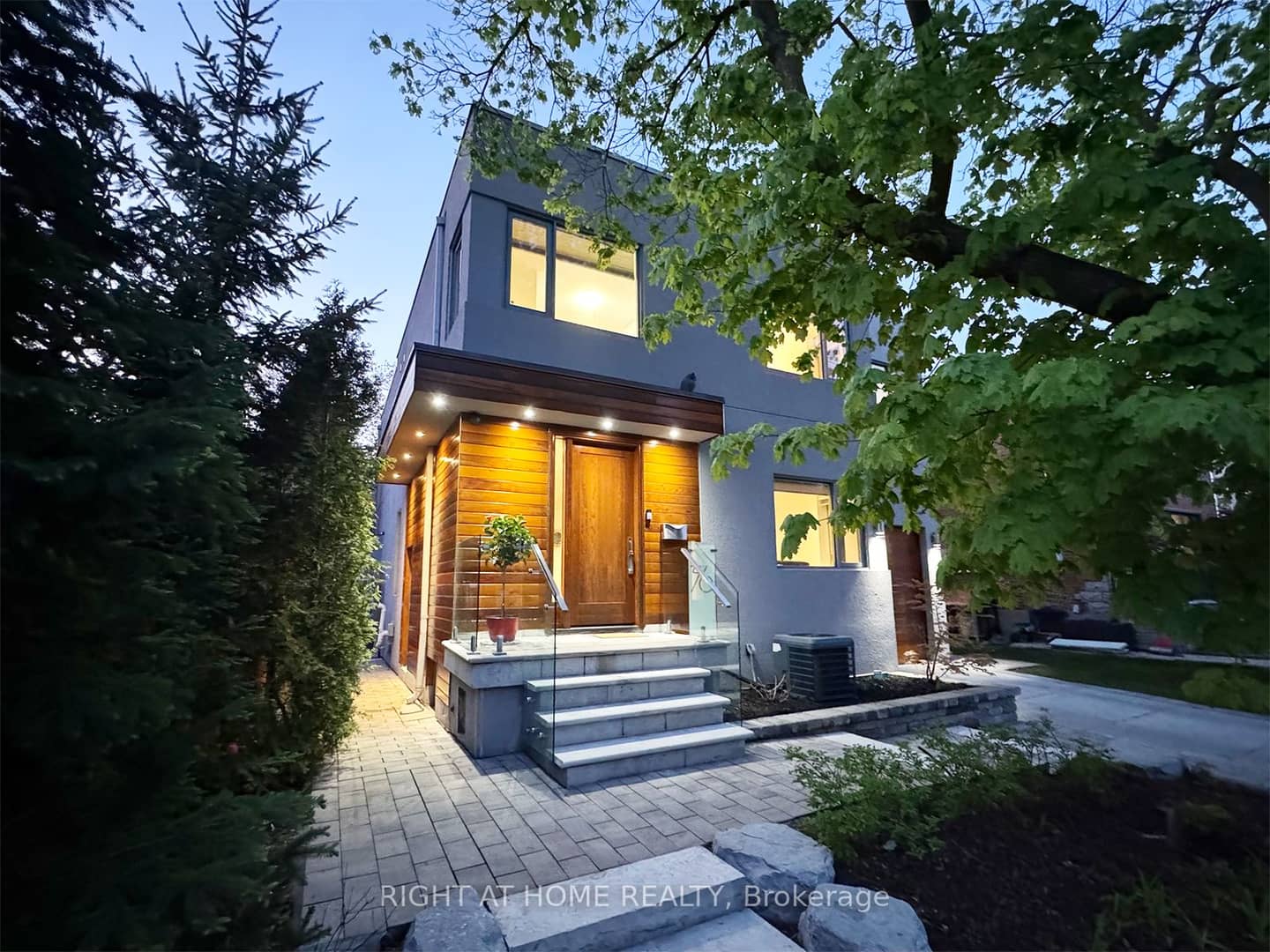 76 Ferris Road, Toronto, ON M4B 1G4