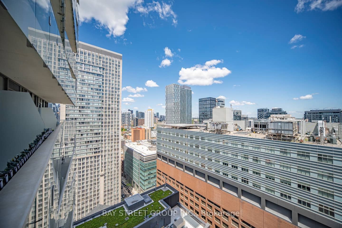 197 Yonge Street 2204, Toronto, ON M5B 0C1