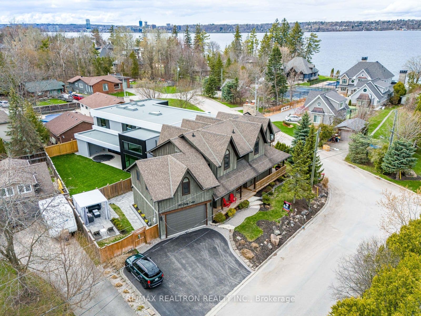 49 Gray Lane, Barrie, ON L4N 7T1