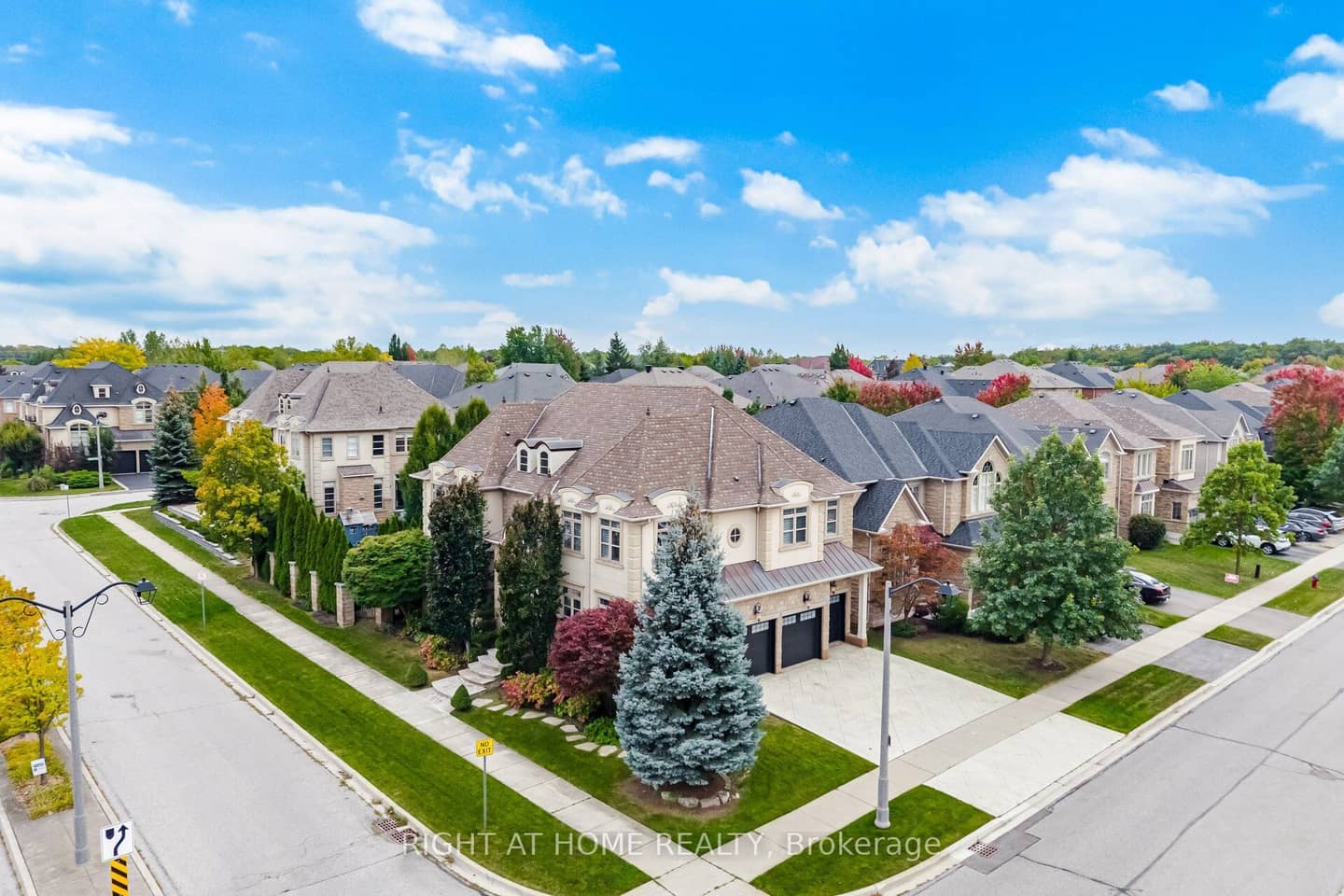 2122 Law Hill Gate, Oakville, ON L6M 0A7