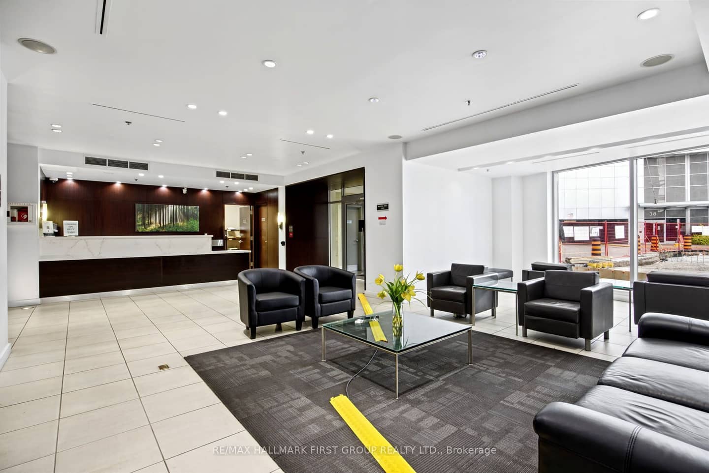 36 Lee Centre Drive 1002, Toronto, ON M1H 3K2