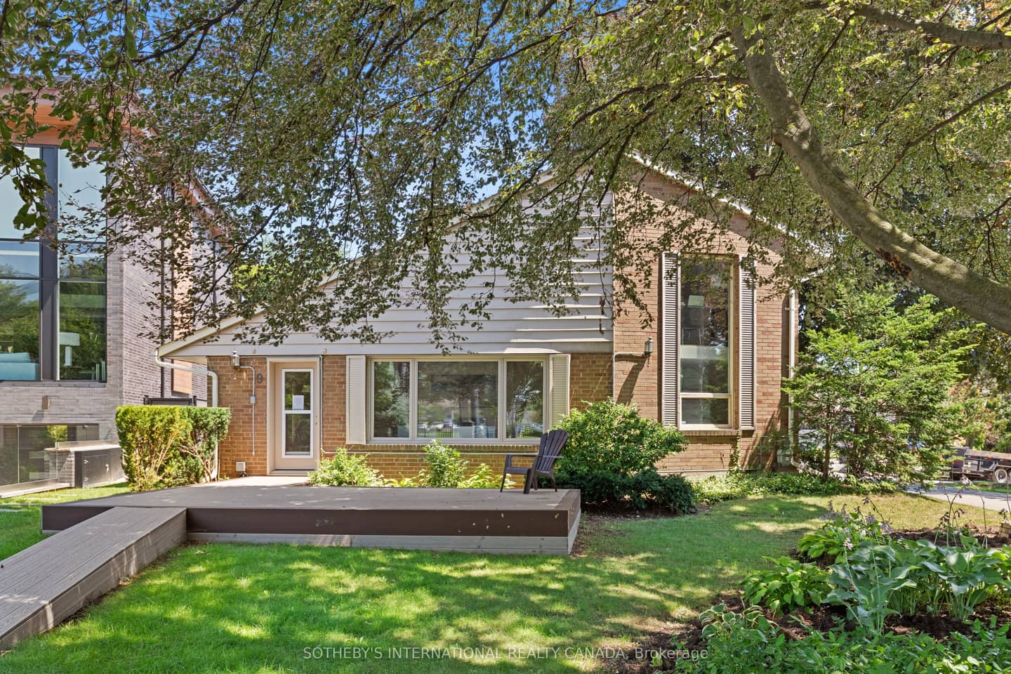 9 Babington Court, Toronto, ON M9A 1J7