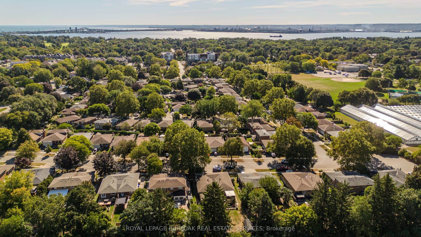 353 Enfield Road, Burlington, ON L7T 4E7