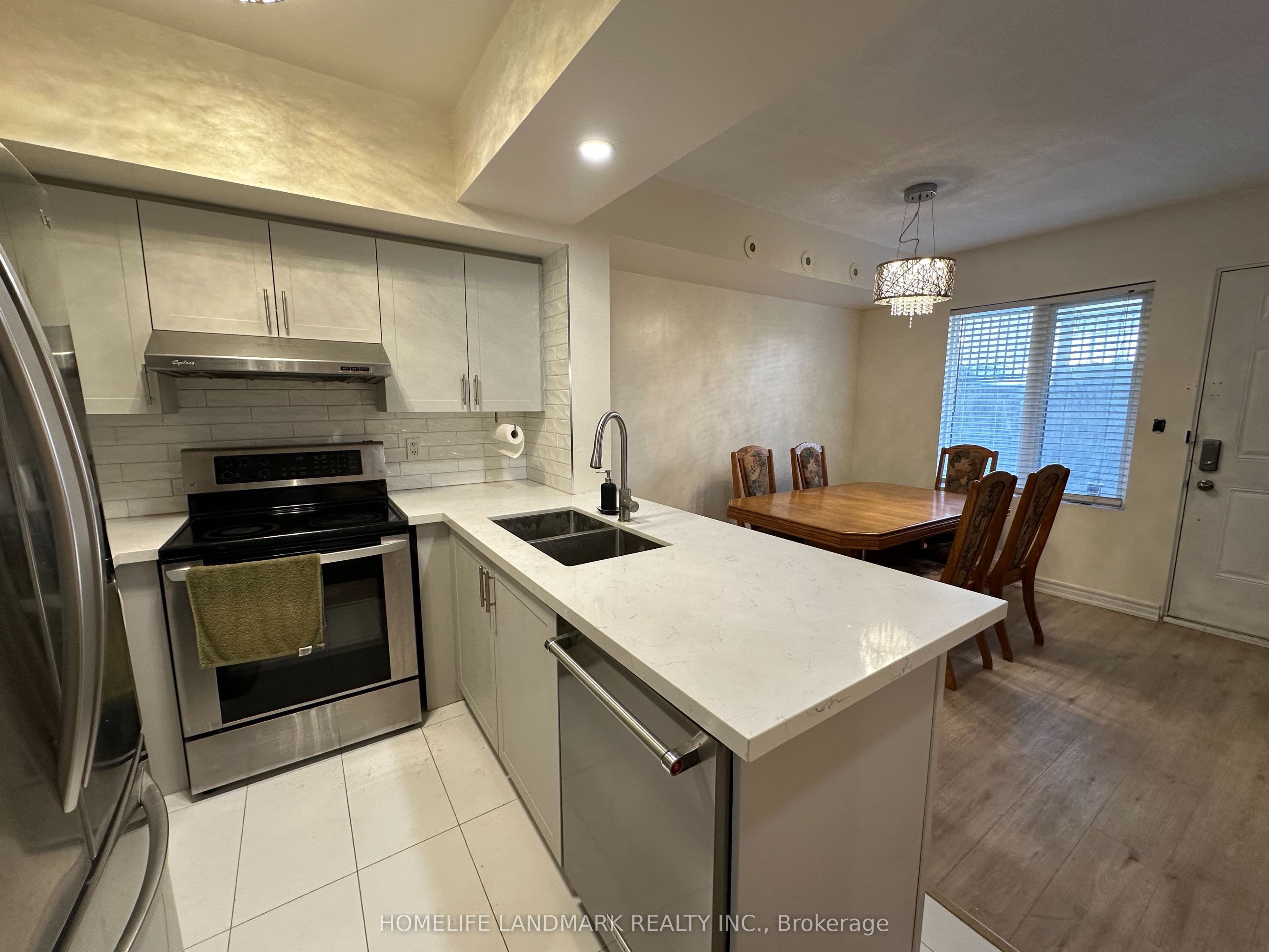 3043 Finch Avenue W 1014, Toronto, ON M9M 0A4