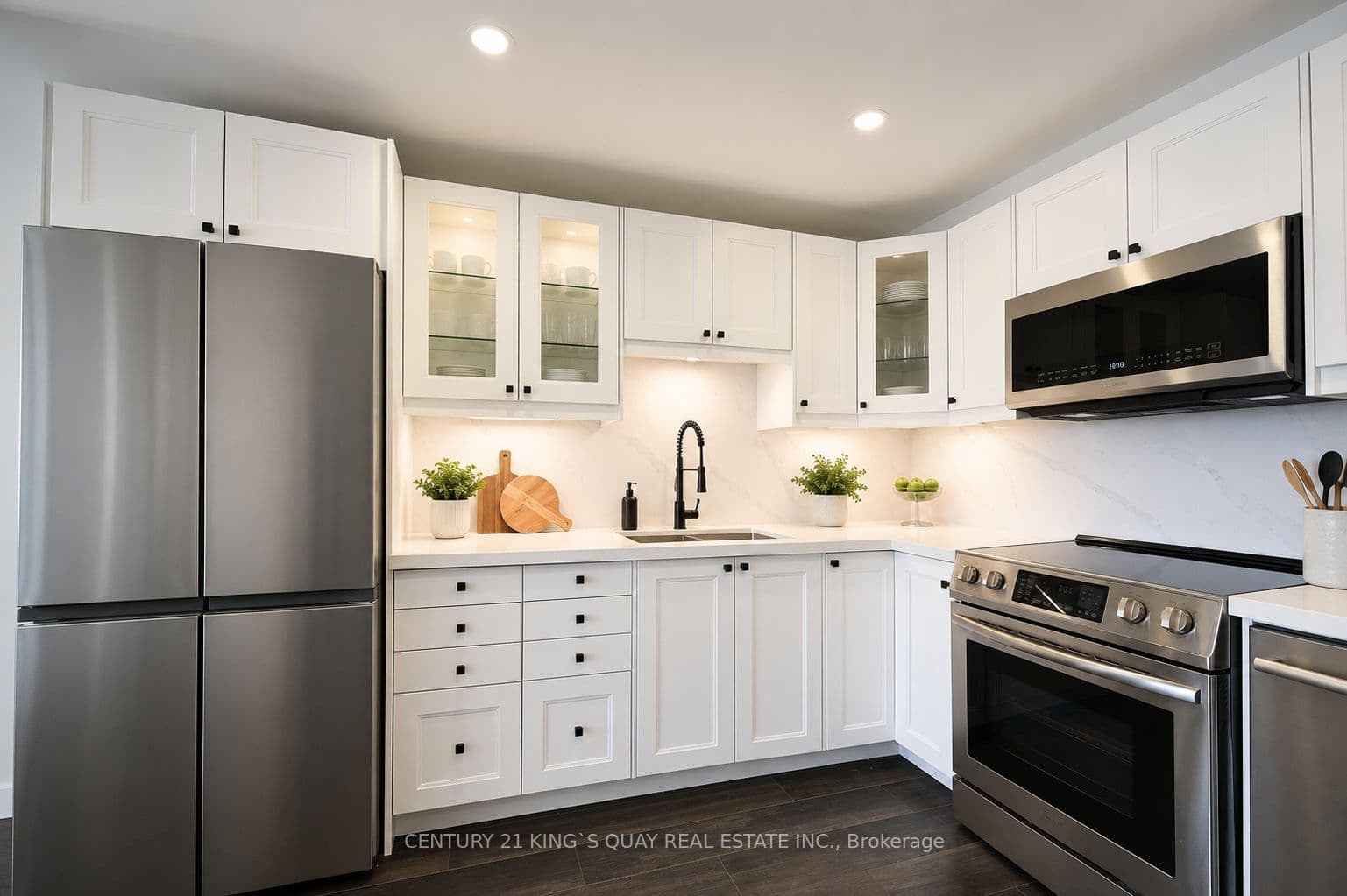25 Agnes Street 502, Mississauga, ON L5B 3X7