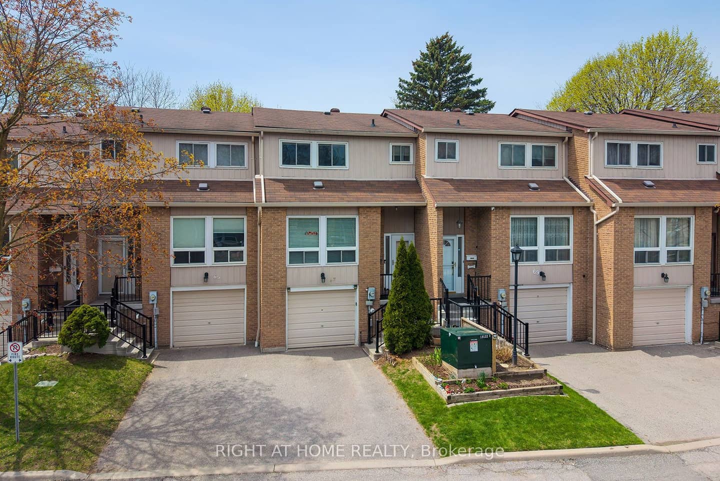 67 Willows Lane, Ajax, ON L1S 6E7