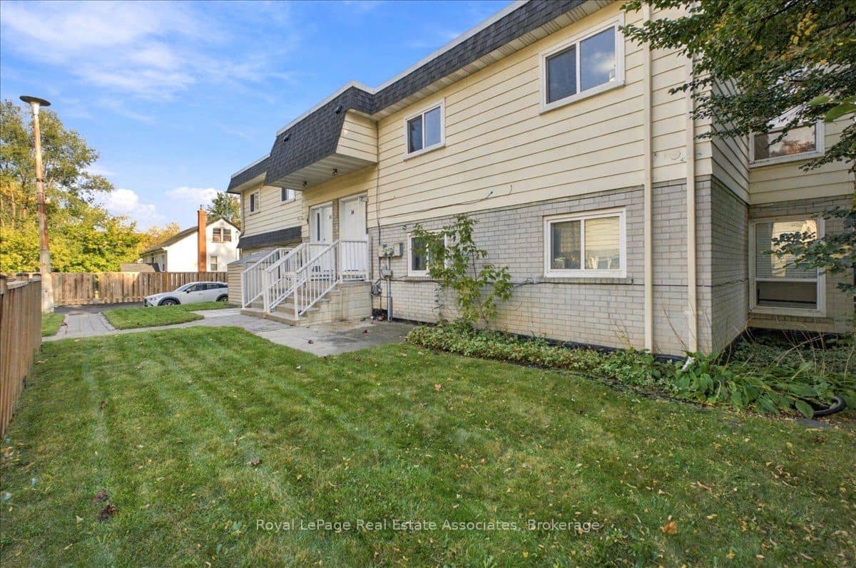 540 Mary Street E 1-4, Whitby, ON L1N 2R1