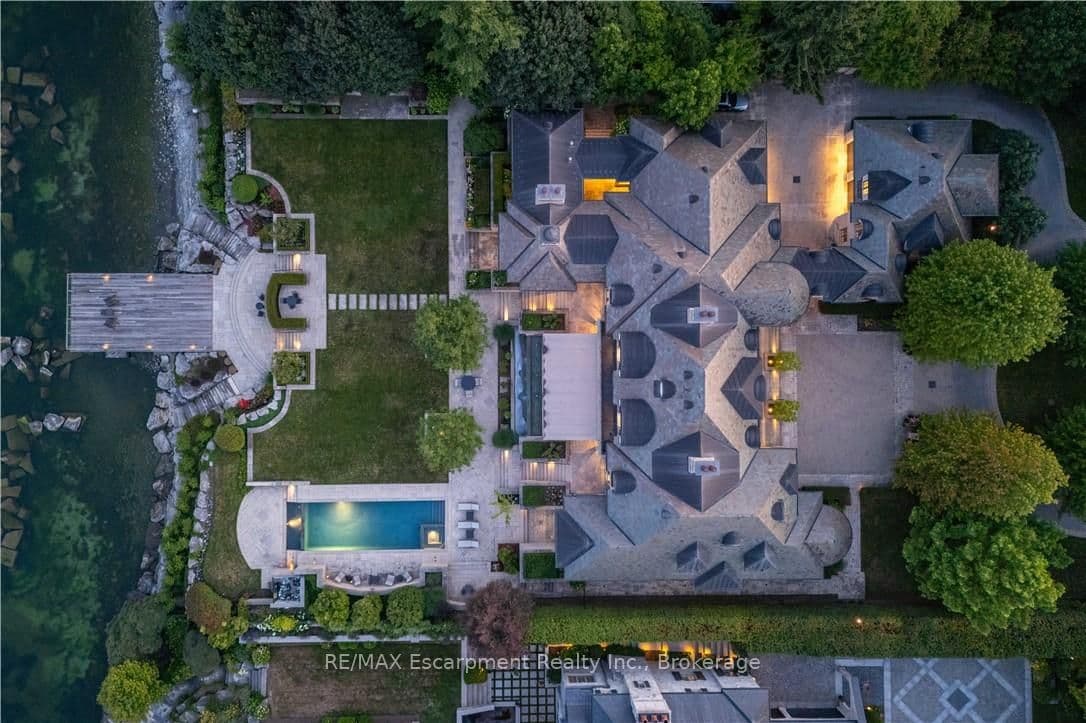 2054 Lakeshore Road E, Oakville, ON L6J 1M3