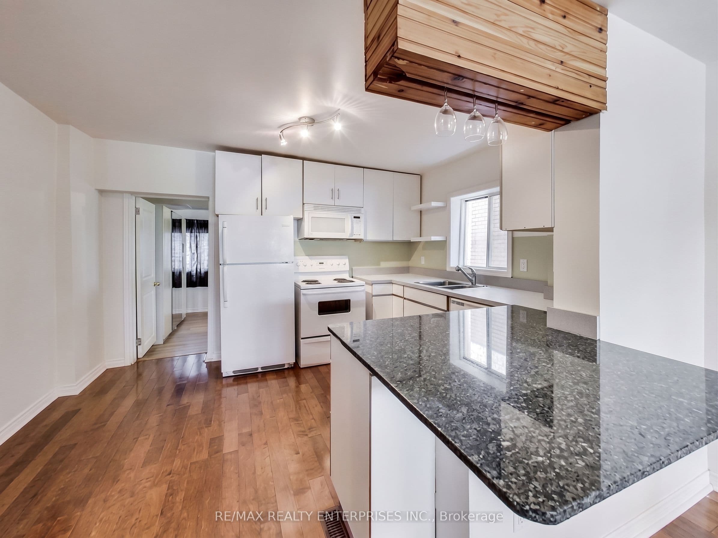 39 Pendrith Street, Toronto, ON M6G 1R6