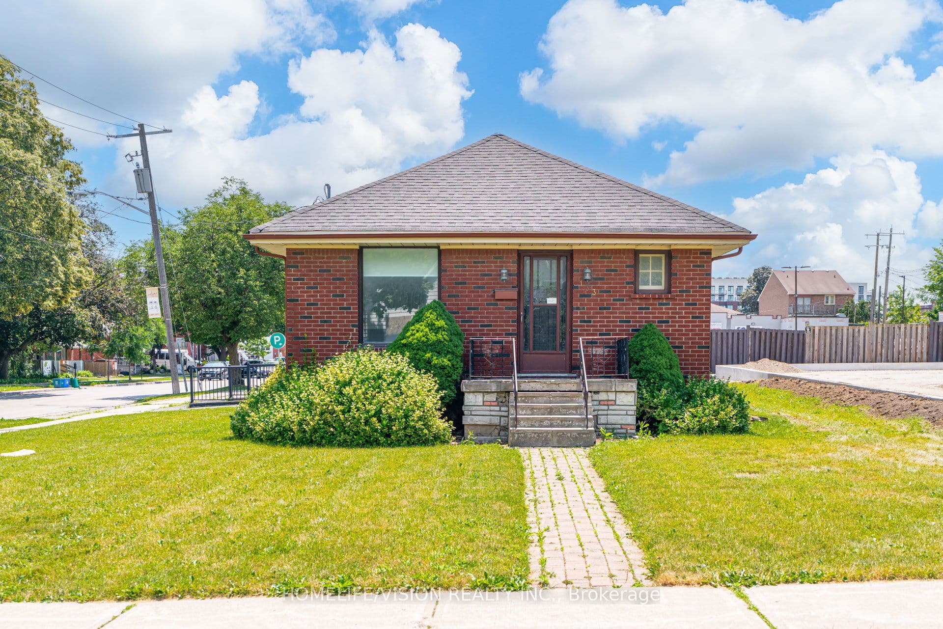 133 Mary Street E, Whitby, ON L1N 2P3