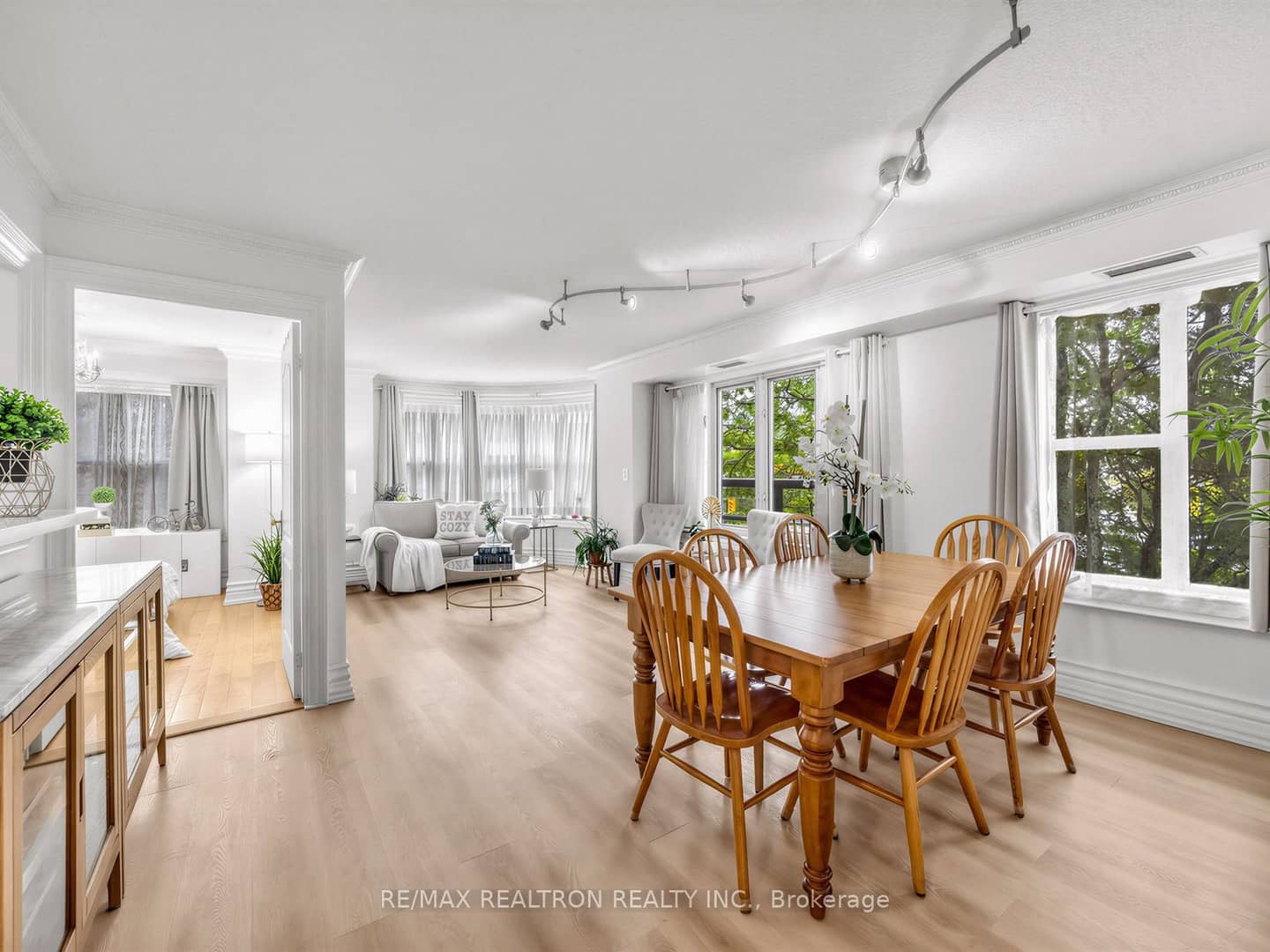 800 Spadina Road 302, Toronto, ON M5P 3N2