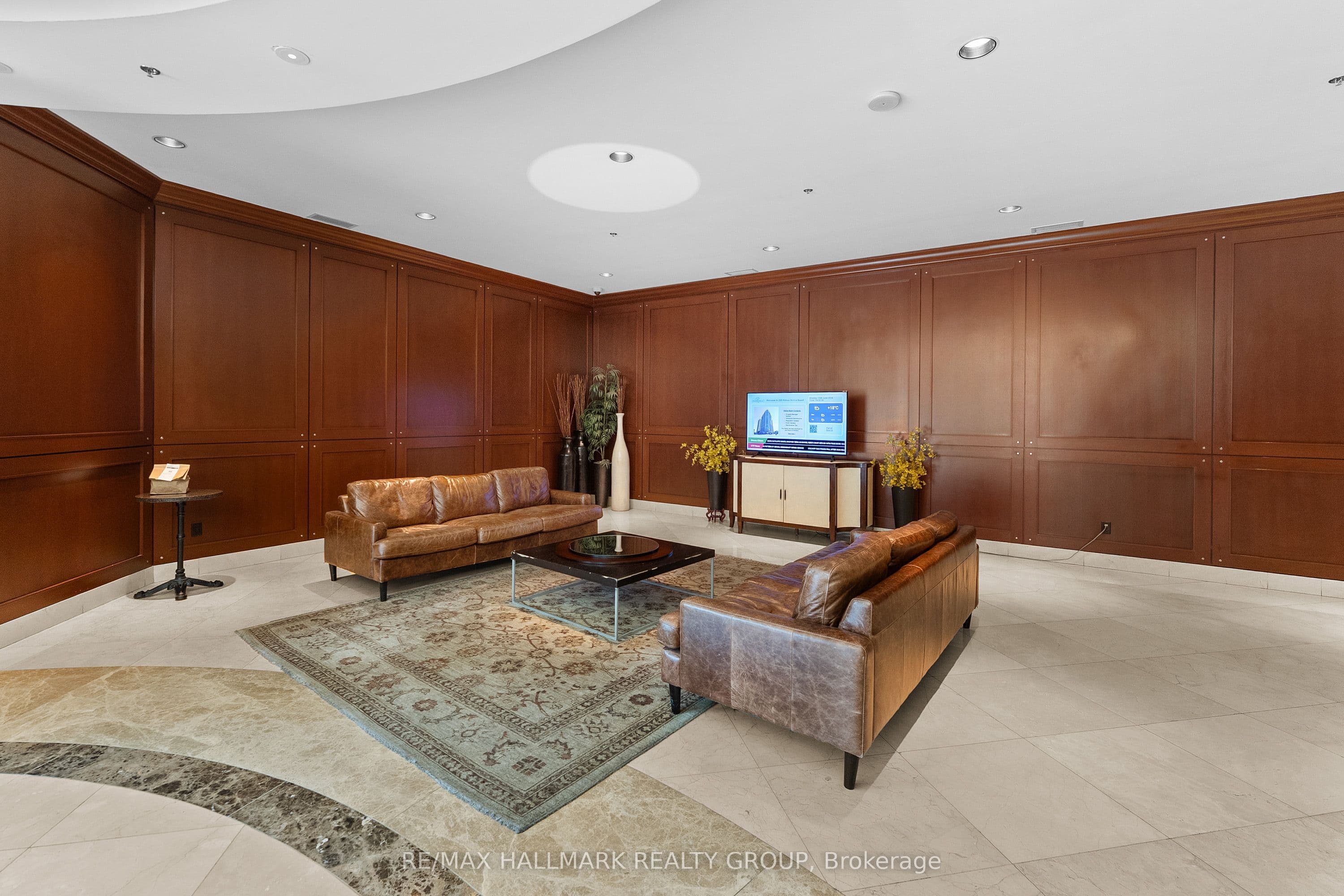 200 Rideau Street 1702, Lower Town - Sandy Hill, ON K1N 5Y1
