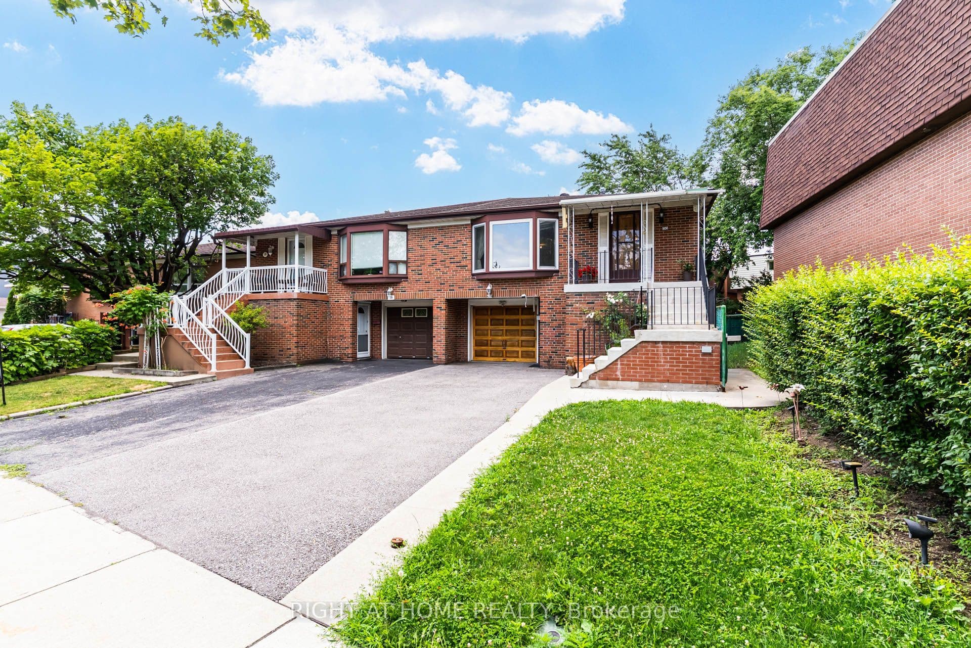 20 Zealand Road, Toronto, ON M9R 3W4