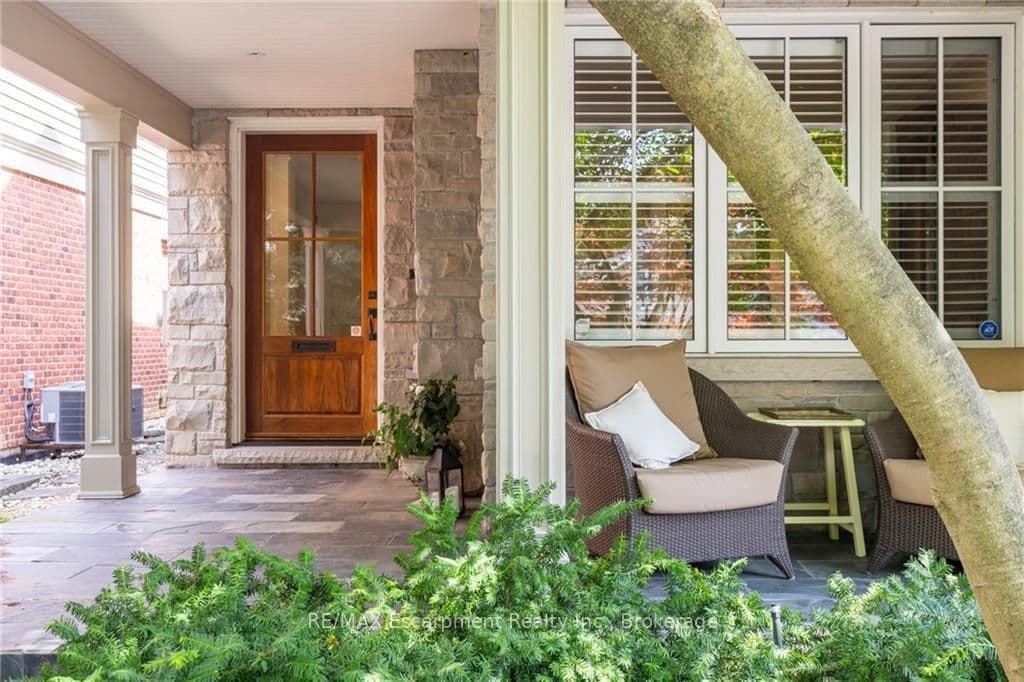 29 Howard Avenue, Oakville, ON L6J 3Y3