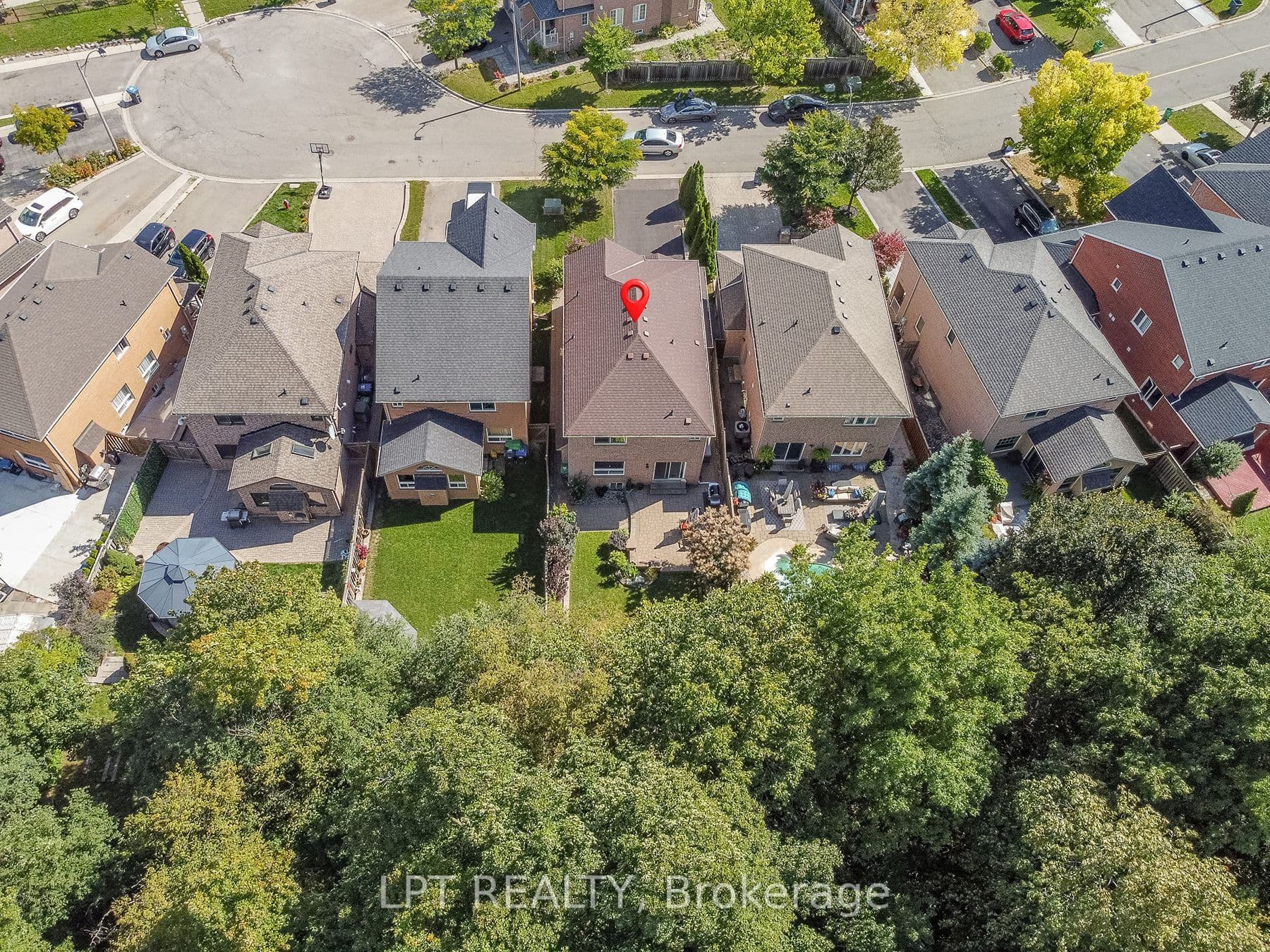 16 OAK GARDENS Court, Brampton, ON L6R 2Y6