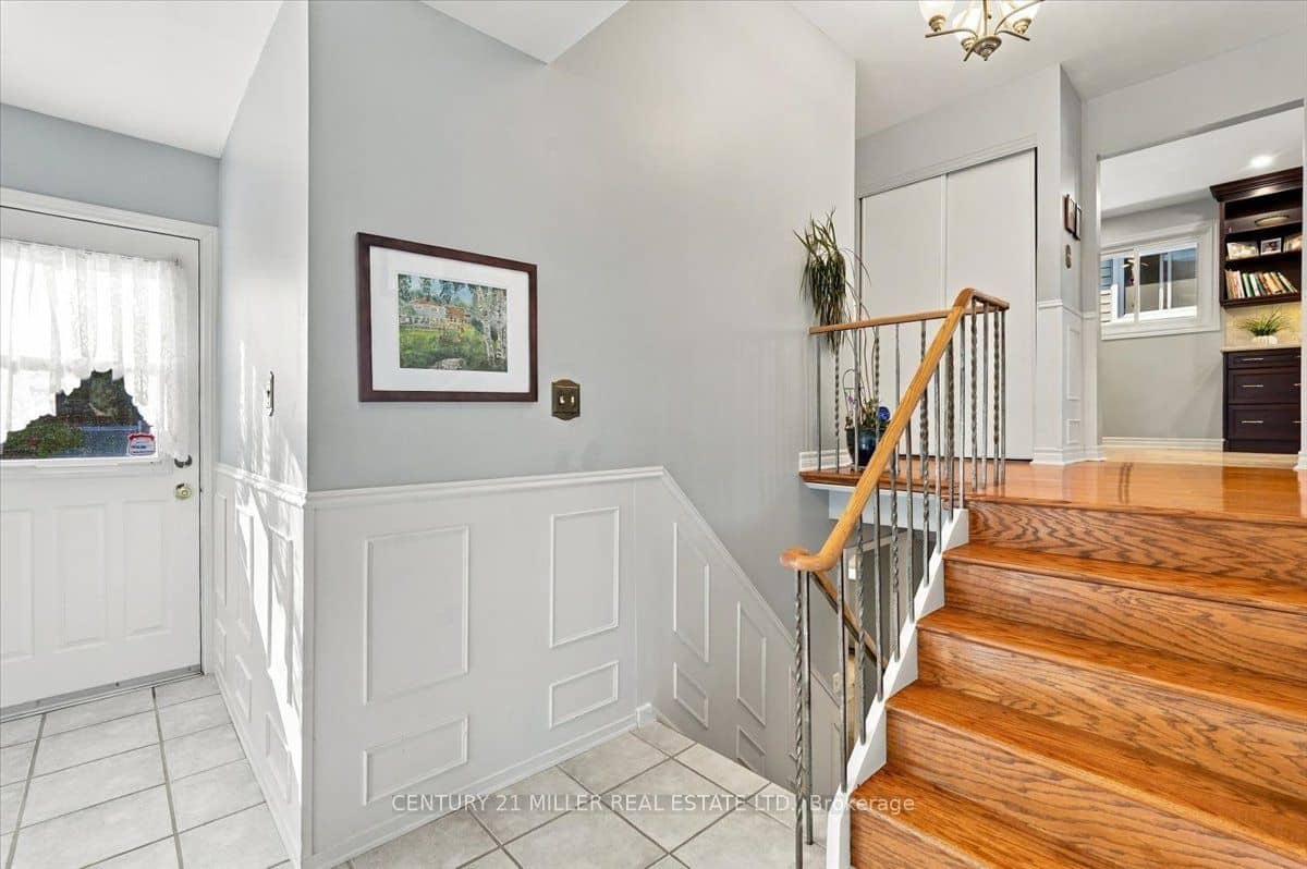 2044 Coral Crescent, Burlington, ON L7P 3K5
