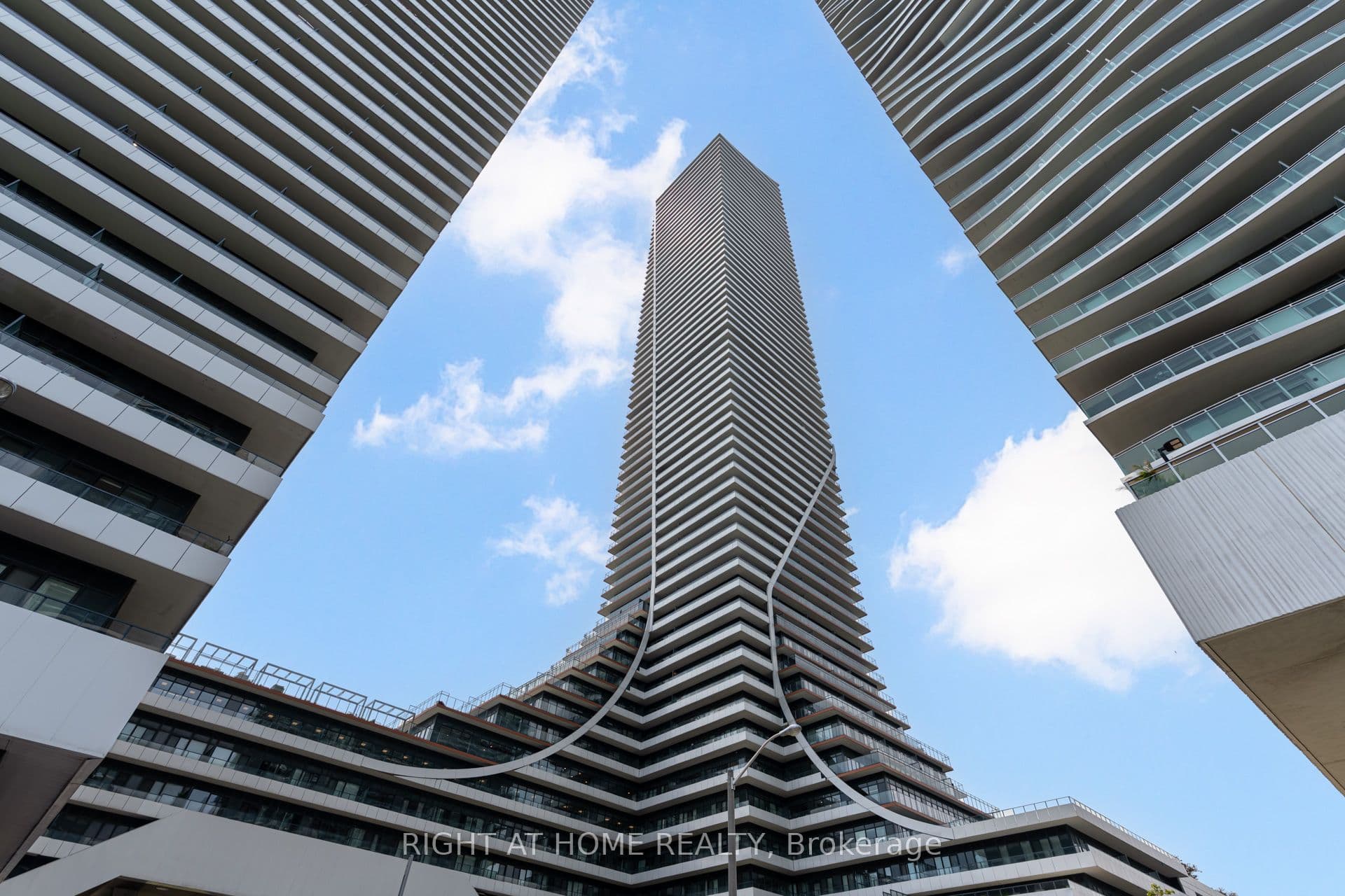 30 Shore Breeze Drive 1413, Toronto, ON M8V 0J1
