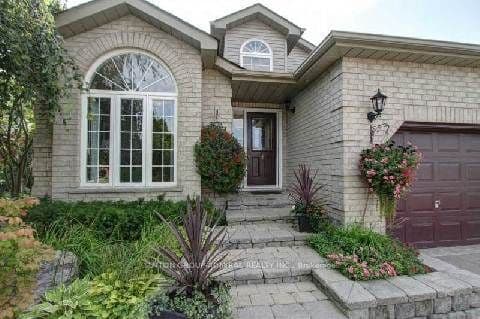 153 Niagara Drive, Oshawa, ON L1G 8A6