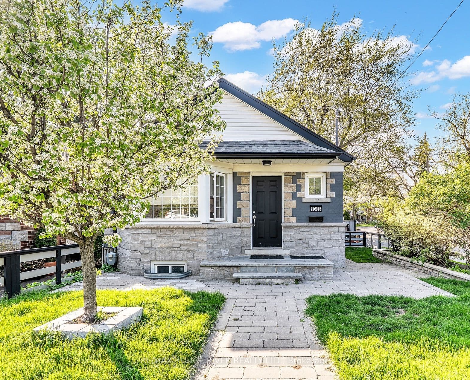 1306 Kingston Road, Toronto, ON M1N 1P5
