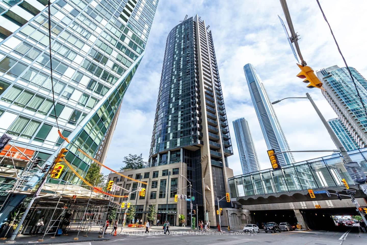 1 The Esplanade Avenue 2104, Toronto, ON M5E 0A8