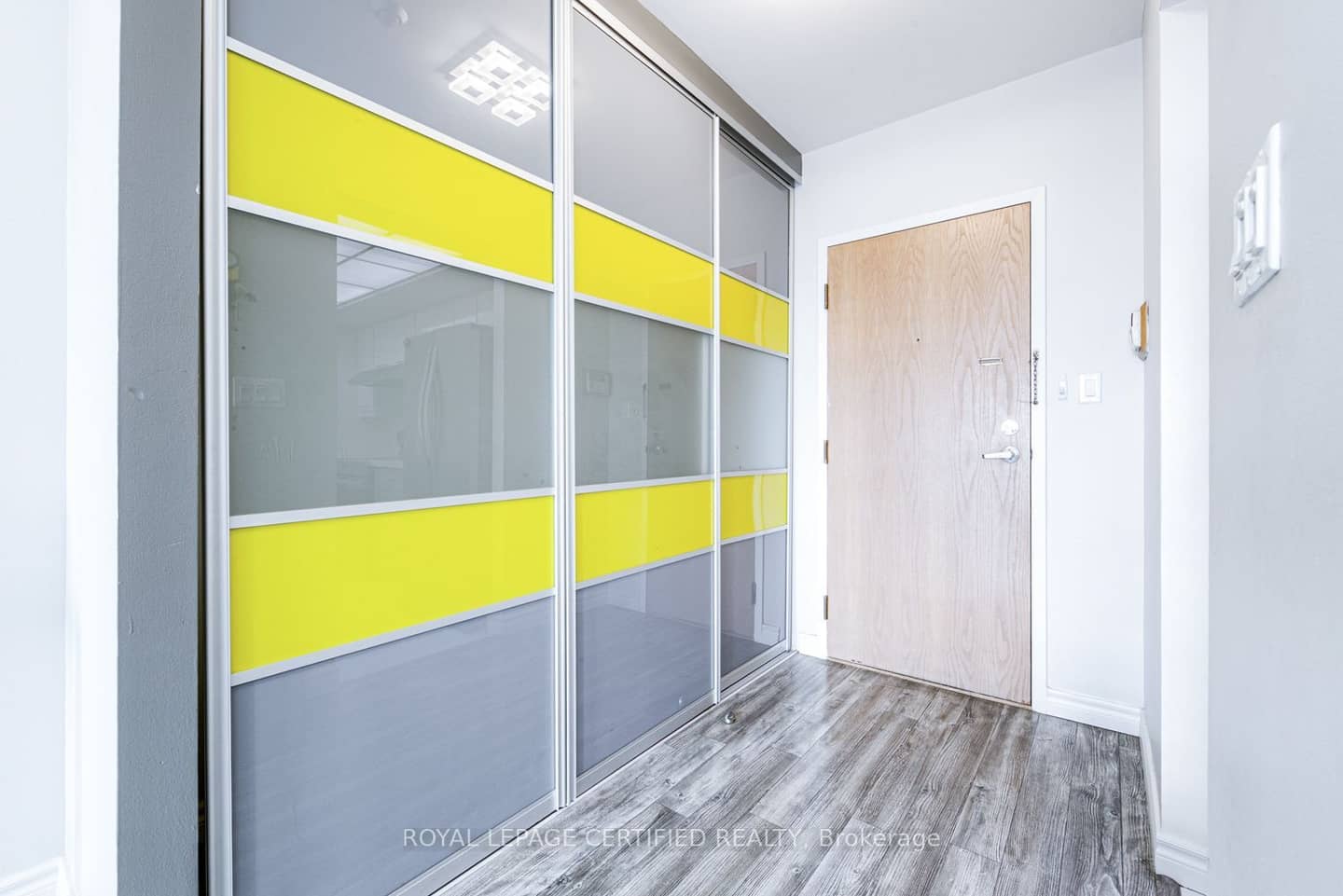5 Concorde Place 1911, Toronto, ON M3C 3M8