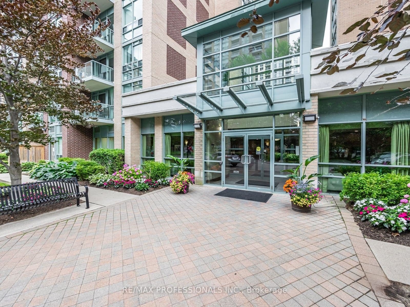 7 Michael Power Place 509, Toronto, ON M9A 0A4