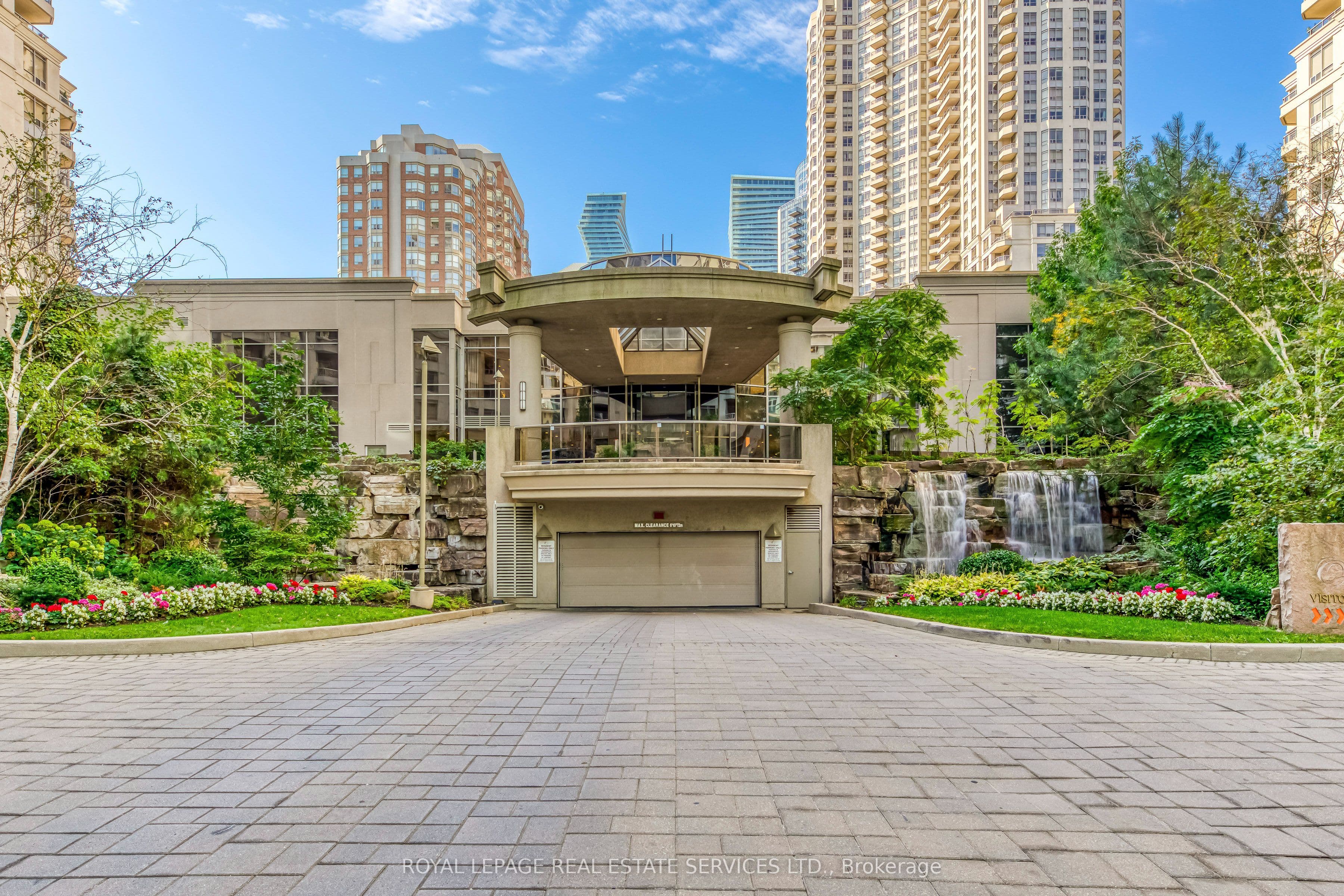 3888 Duke Of York Boulevard 1433, Mississauga, ON L5B 4P5