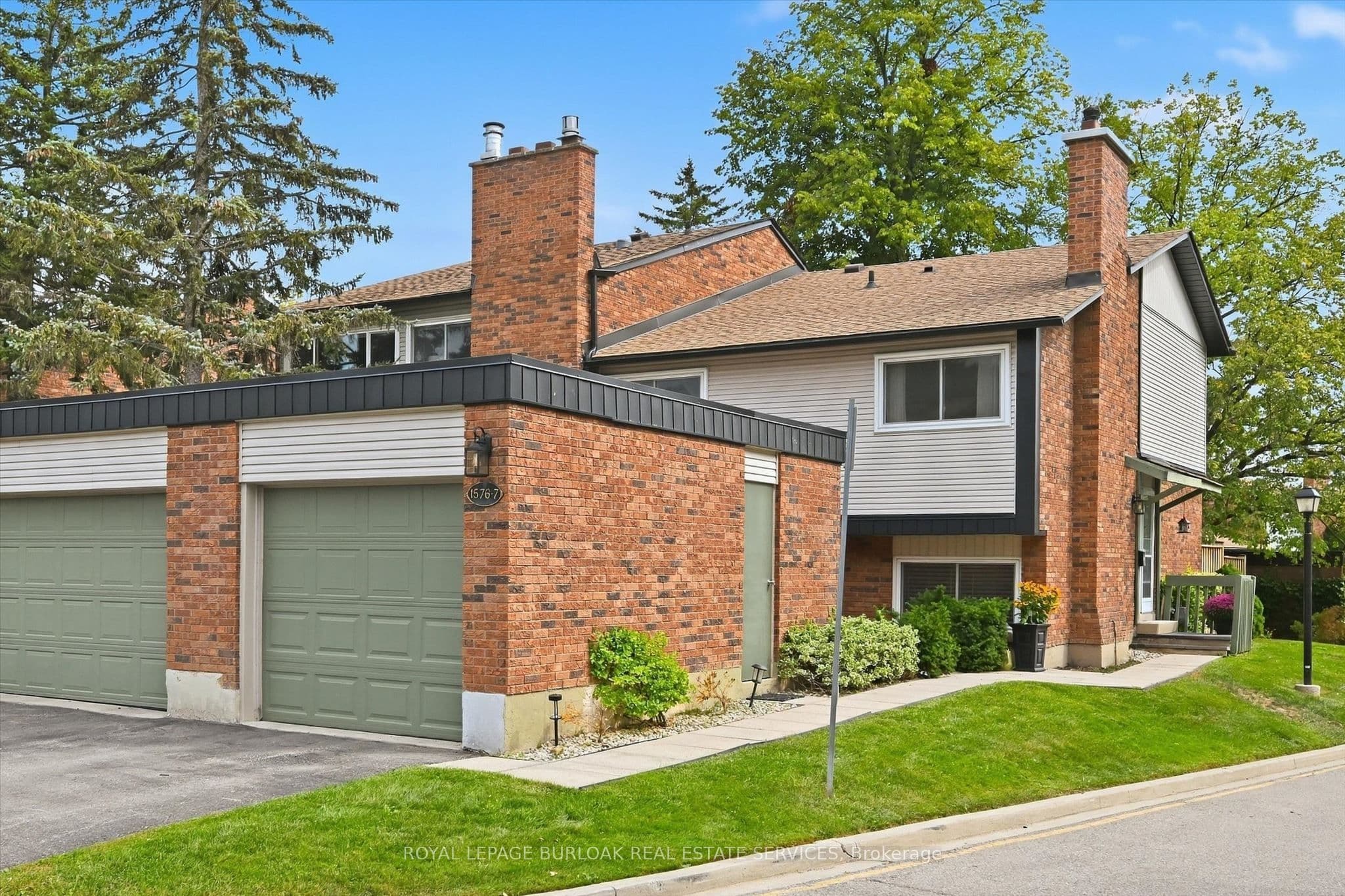 1576 Kerns Road 7, Burlington, ON L7P 3A7