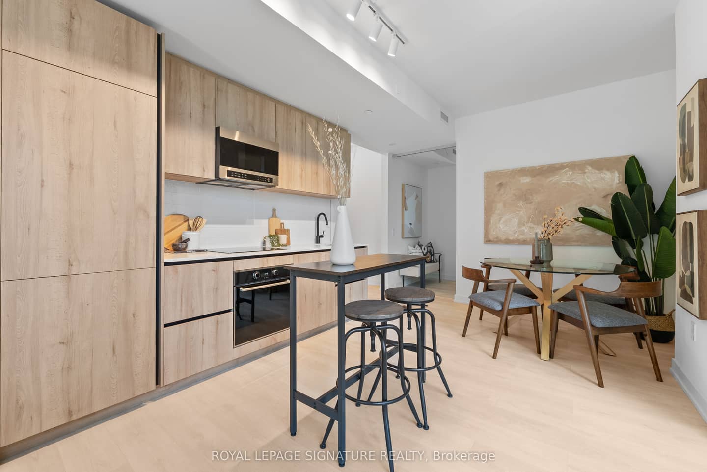 117 Broadway Avenue 3102, Toronto, ON M4P 1V3