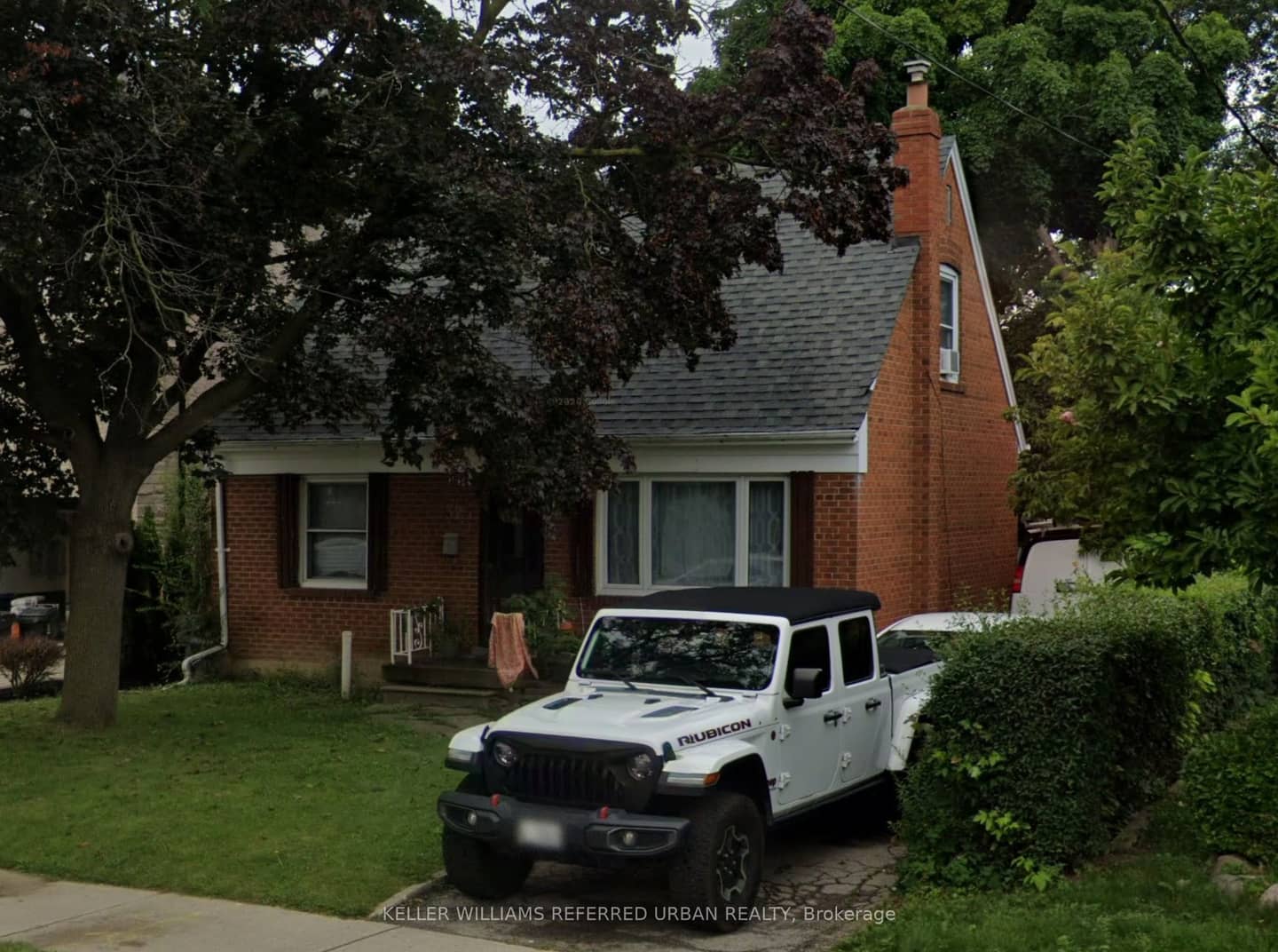 32 Amesbury Drive, Toronto, ON M6M 4H4