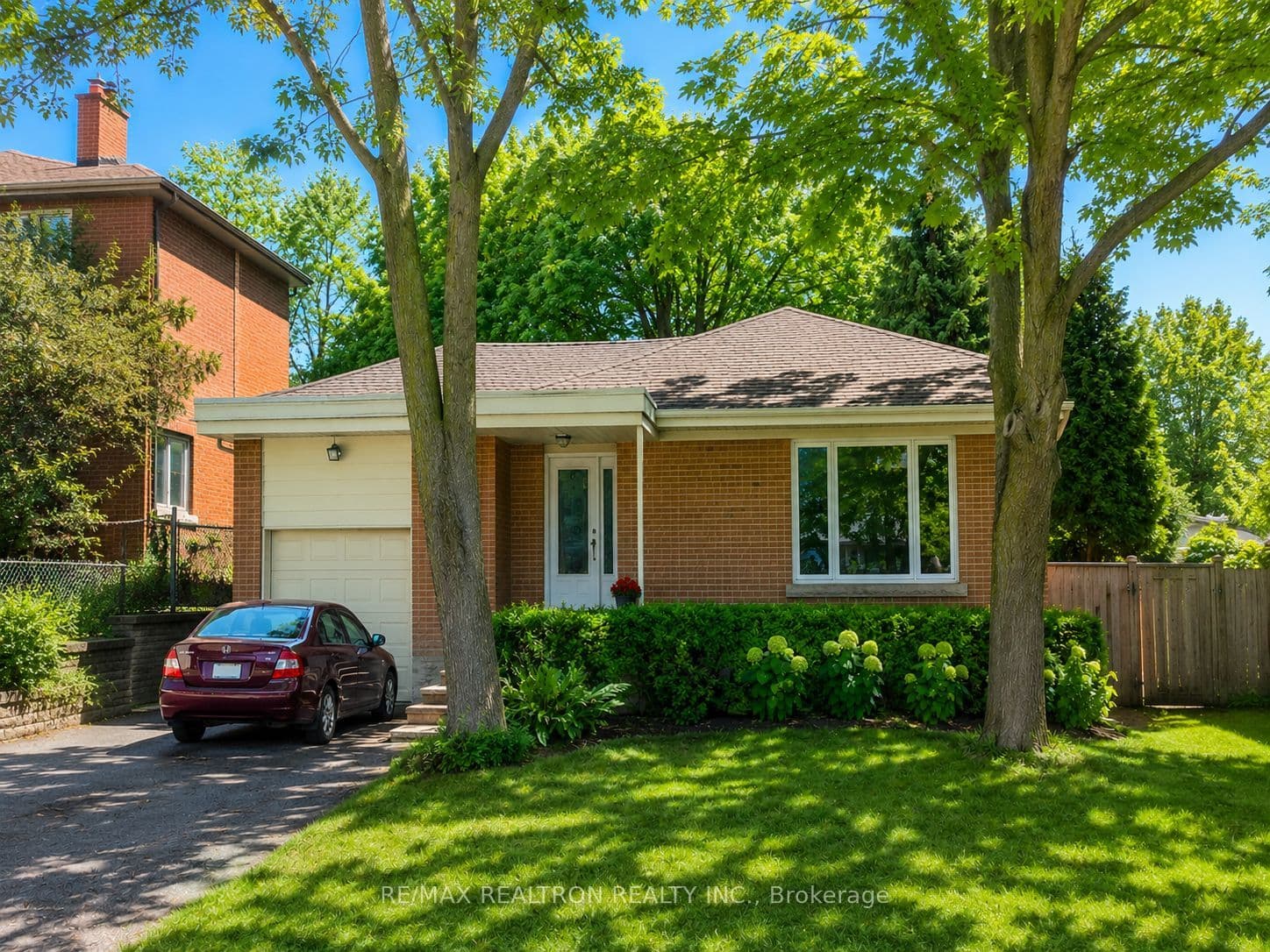 318 Holmes Avenue, Toronto, ON M2N 4N3