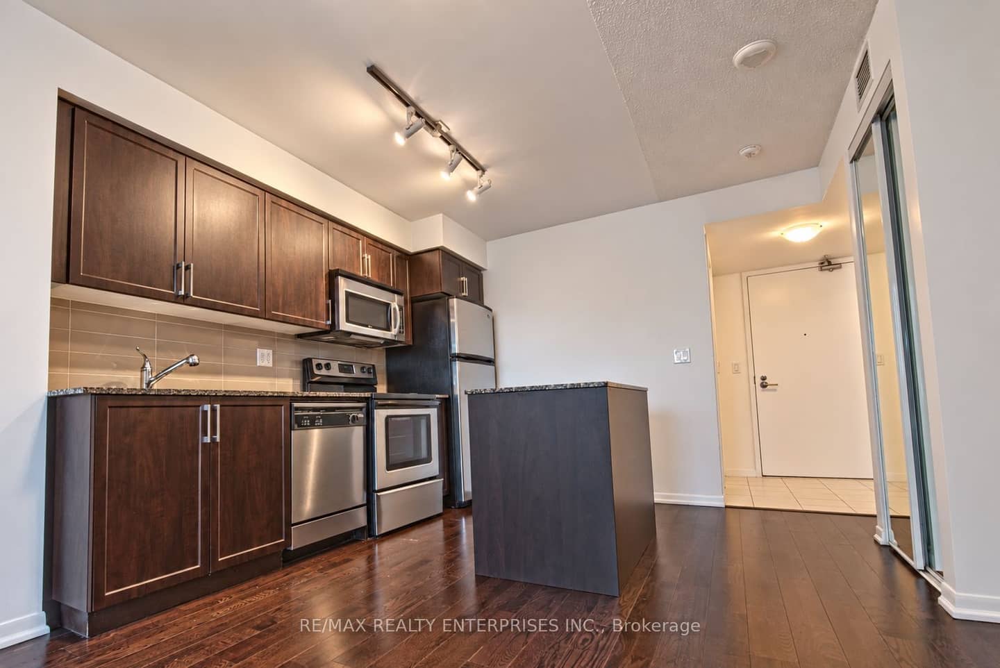 215 Fort York Boulevard 612, Toronto, ON M5V 4A2