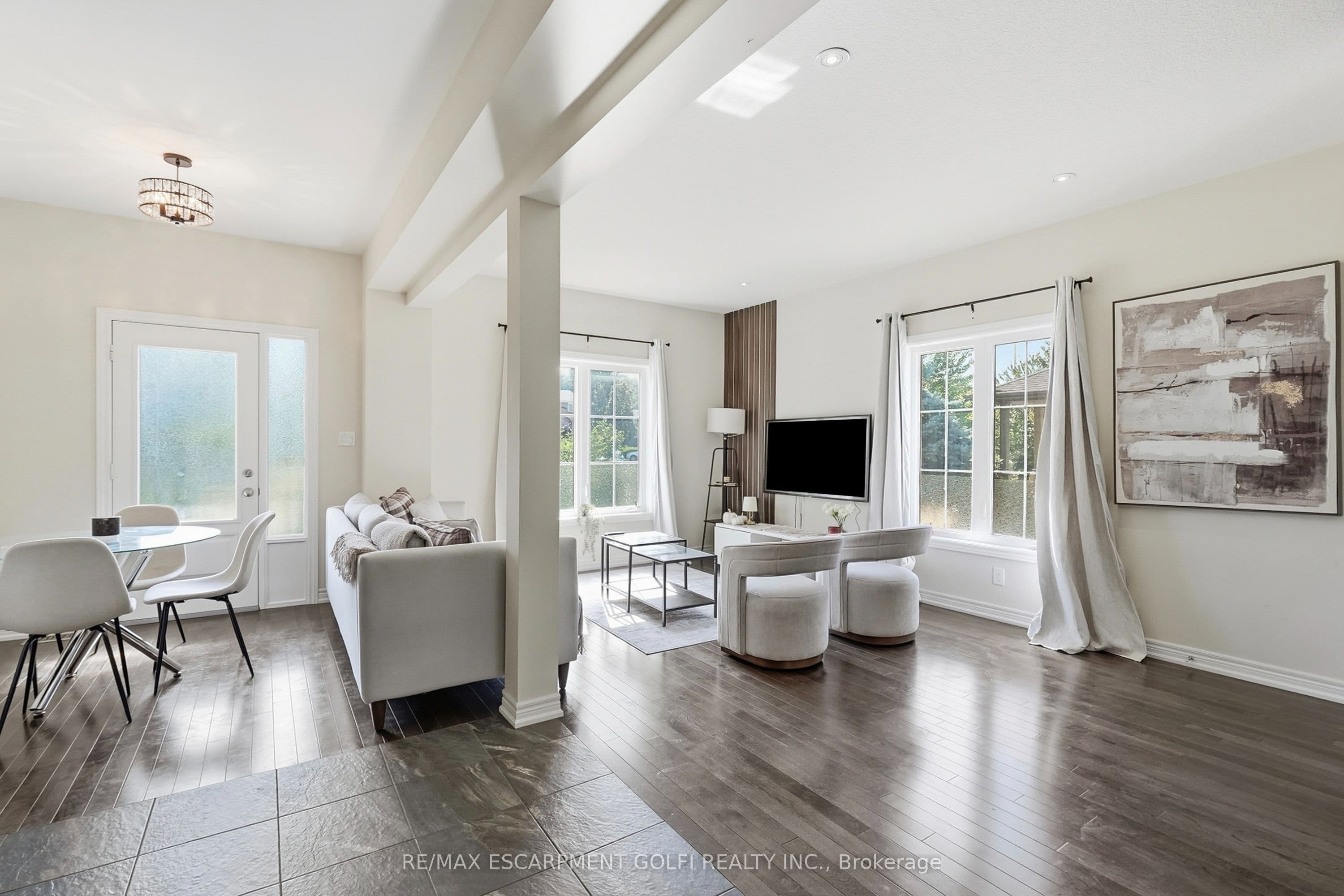 43 KERMAN Avenue 8, Grimsby, ON L3M 0G2