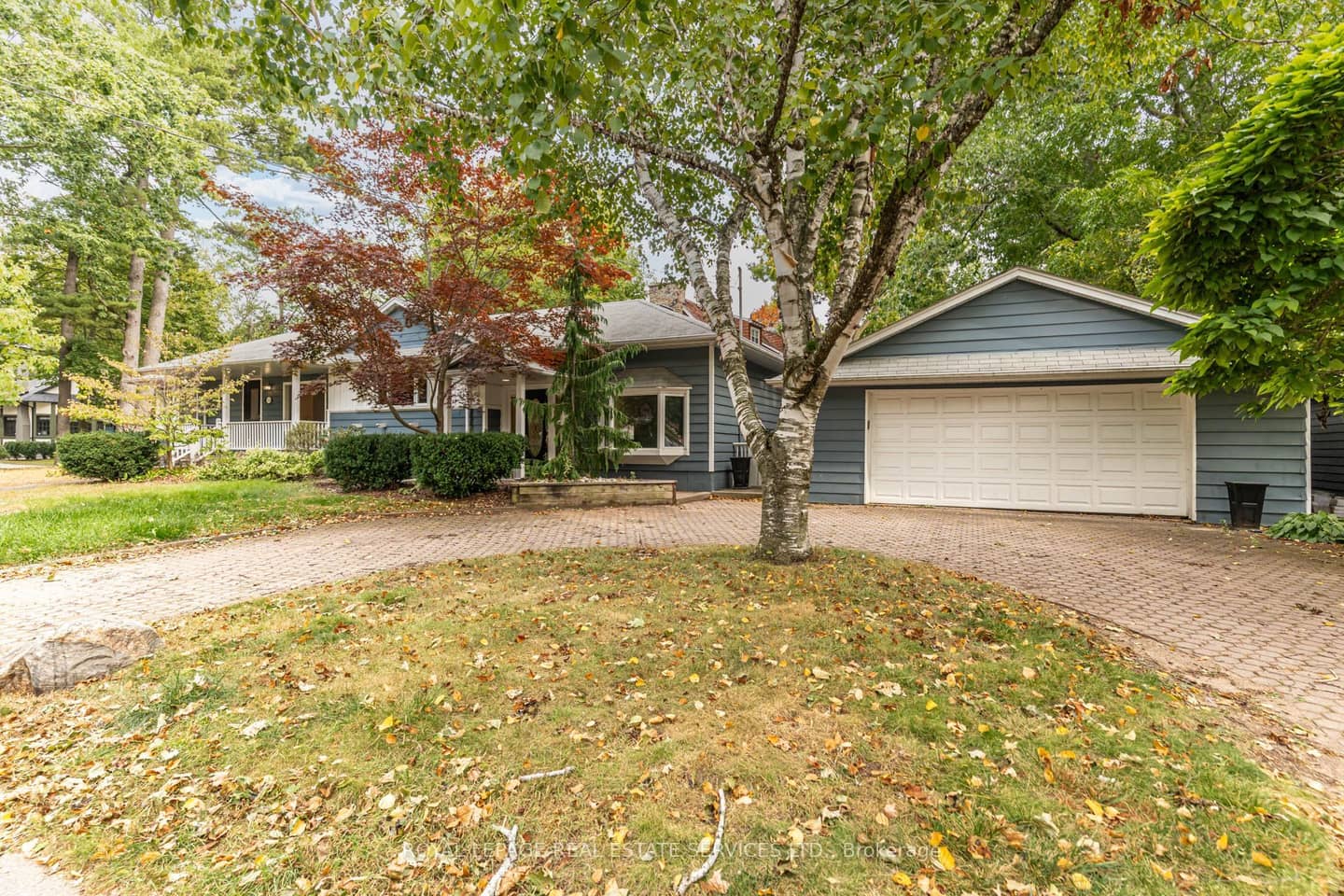 374 Spruce Street, Oakville, ON L6J 2H3
