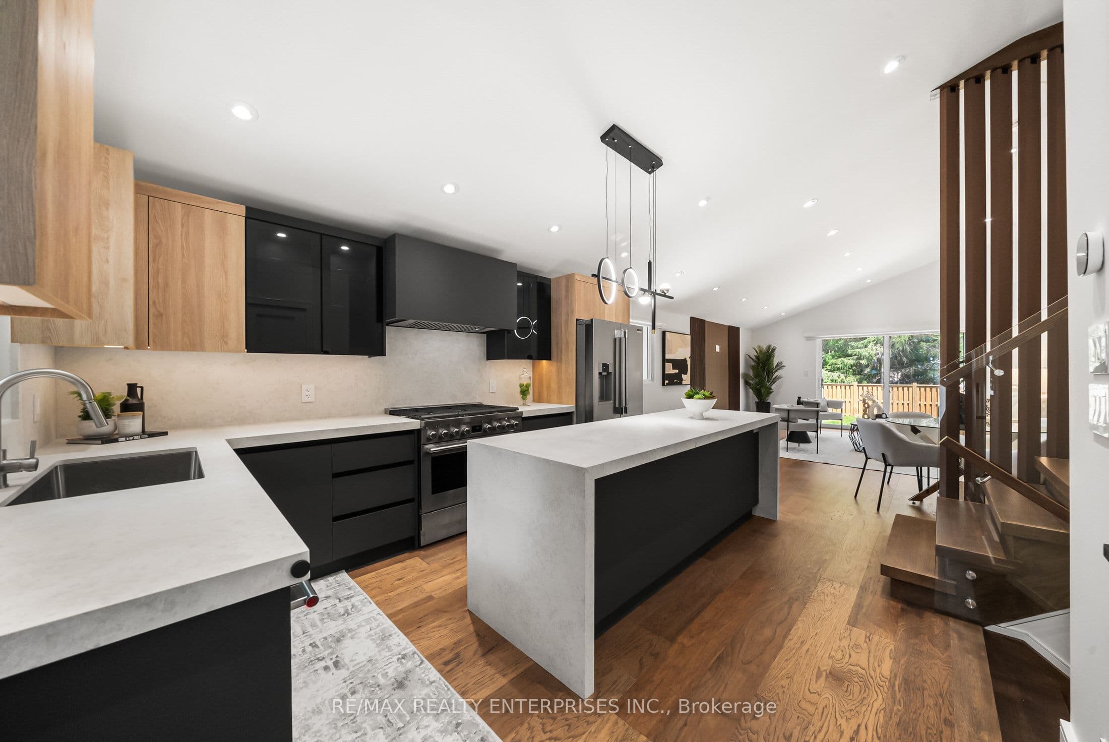 1495 Thetford Court, Mississauga, ON L5J 3N2