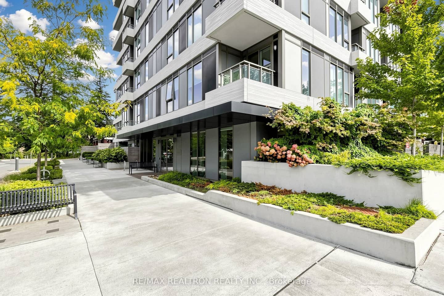 1 Cardiff Road 308, Toronto, ON M4P 0G2