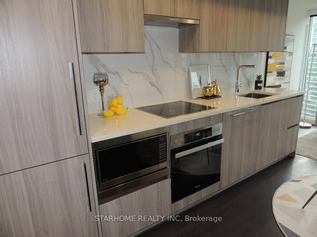 1 Concord Cityplace Way 2015, Toronto, ON M5V 0X3