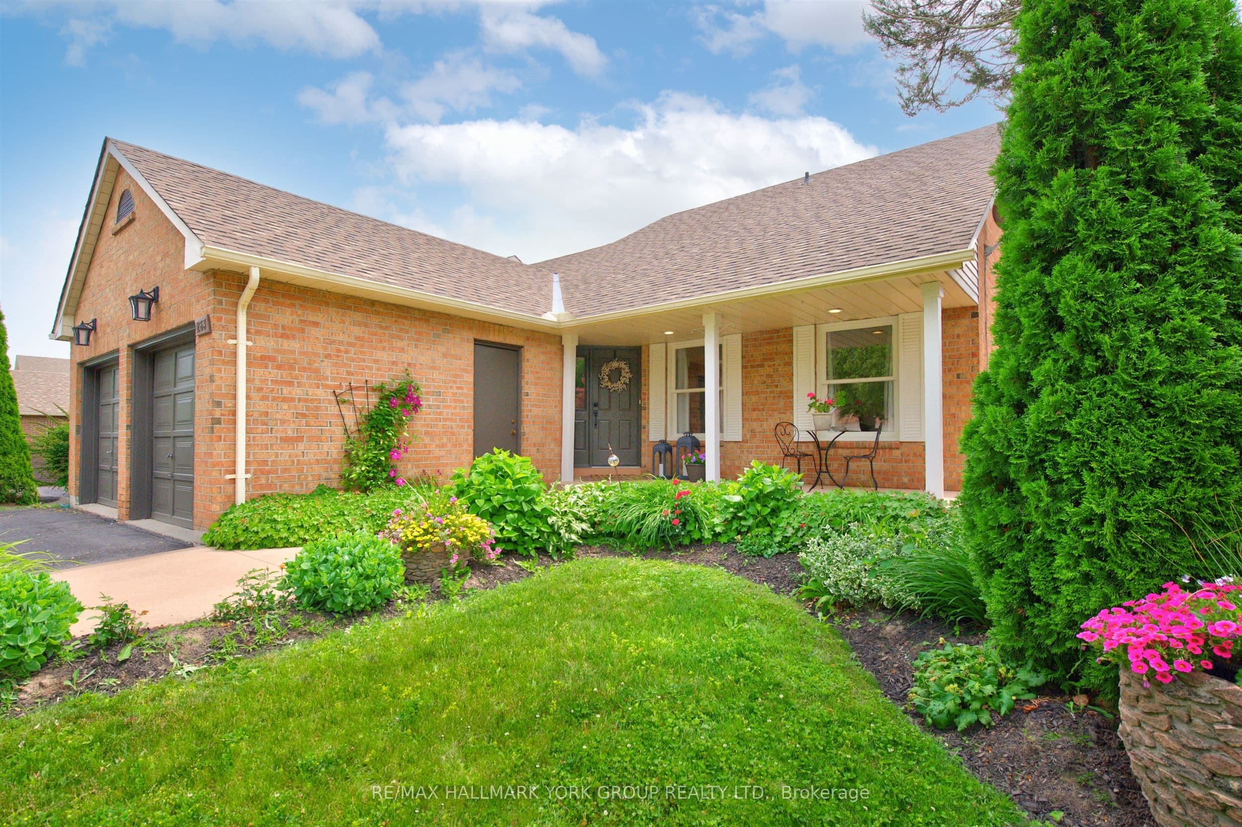 263 John Bowser Crescent, Newmarket, ON L3Y 7N7