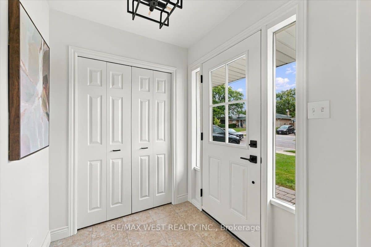 14 Burnhamill Place, Toronto, ON M9C 3S4