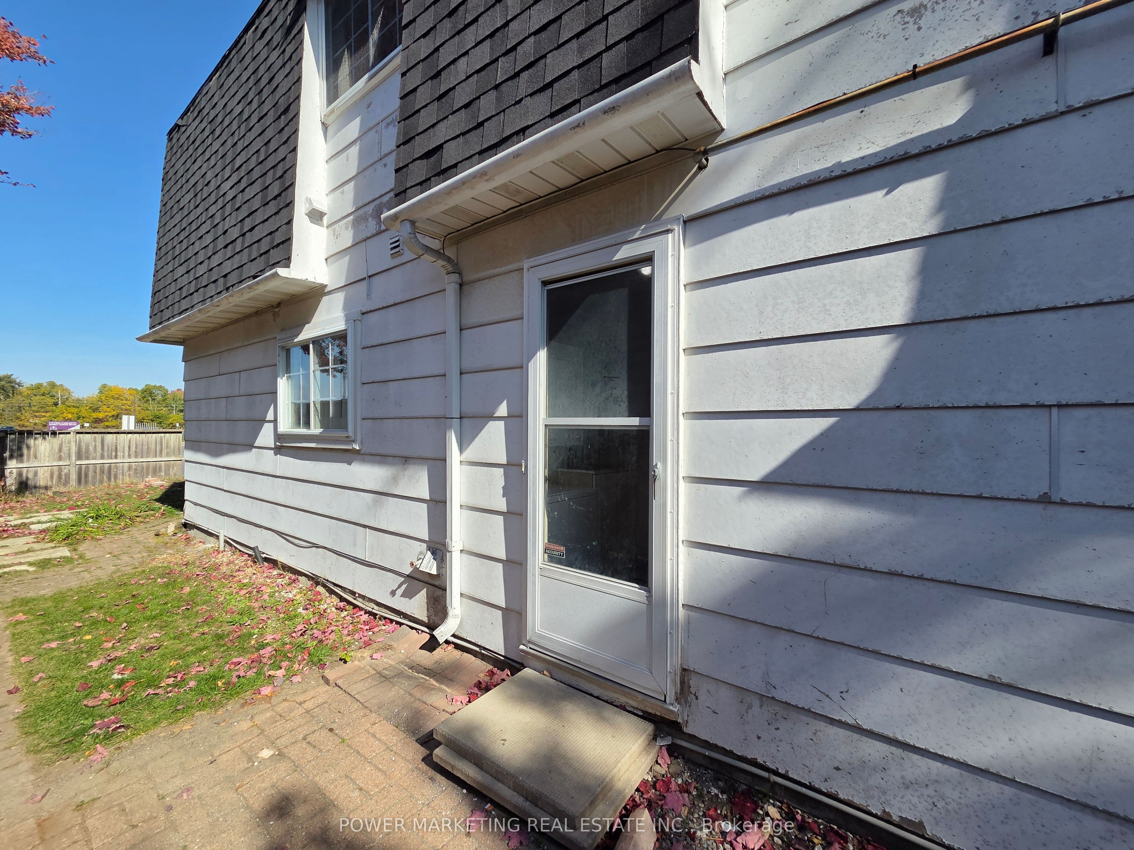 81 Craig Henry Drive B, South of Baseline to Knoxdale, ON K2G 3S8